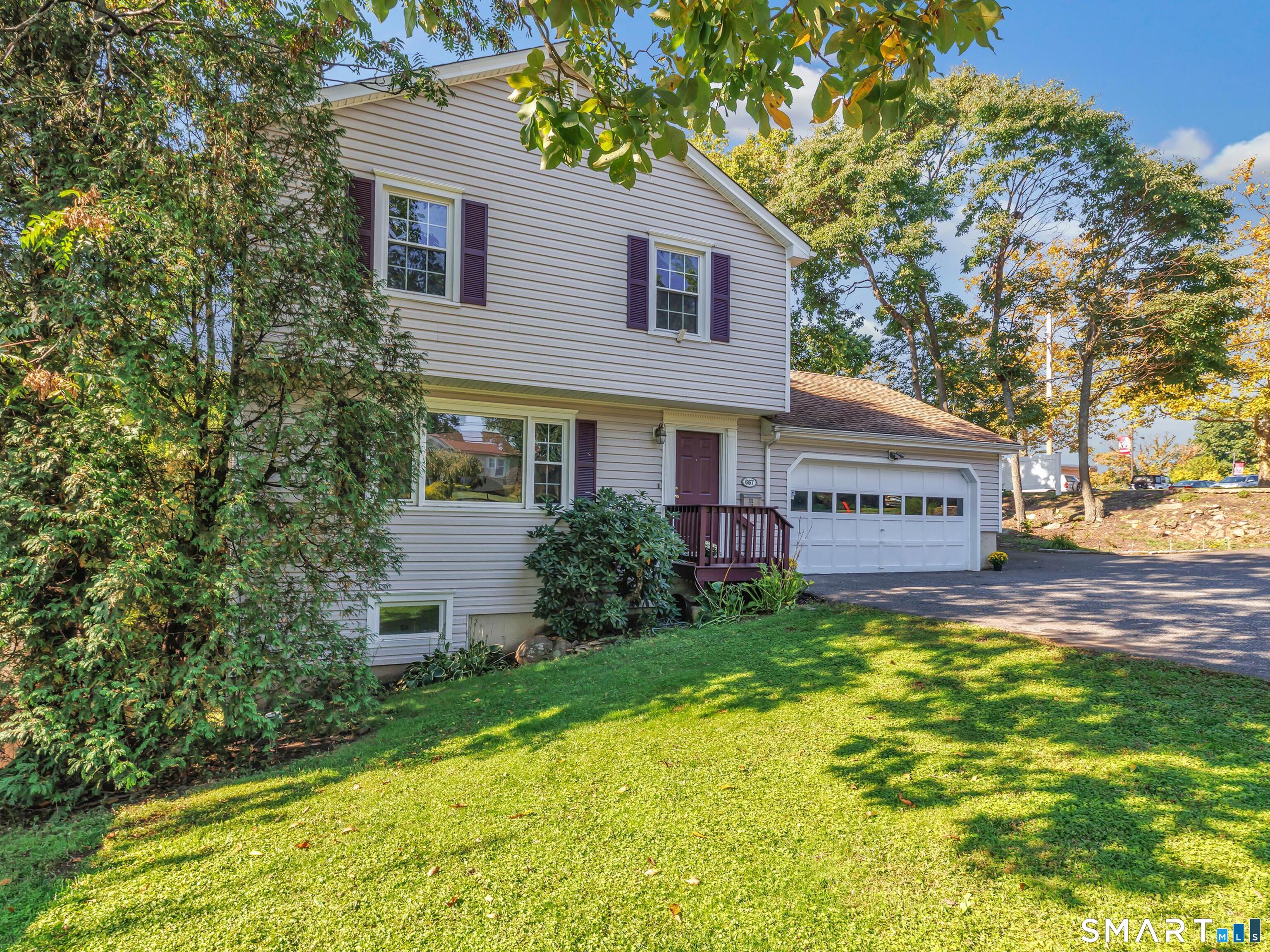 667 Melville Avenue photo 37