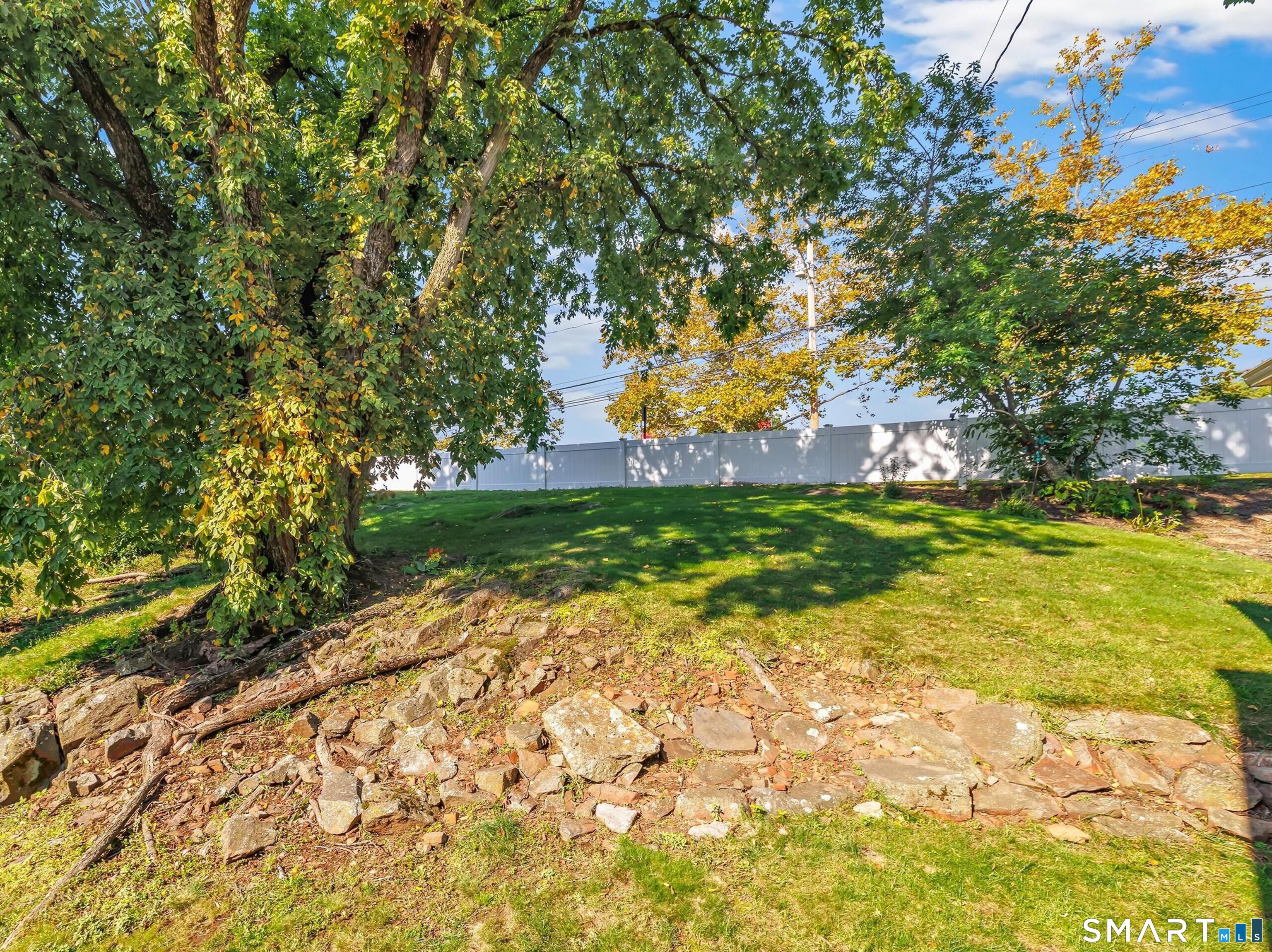 667 Melville Avenue photo 36