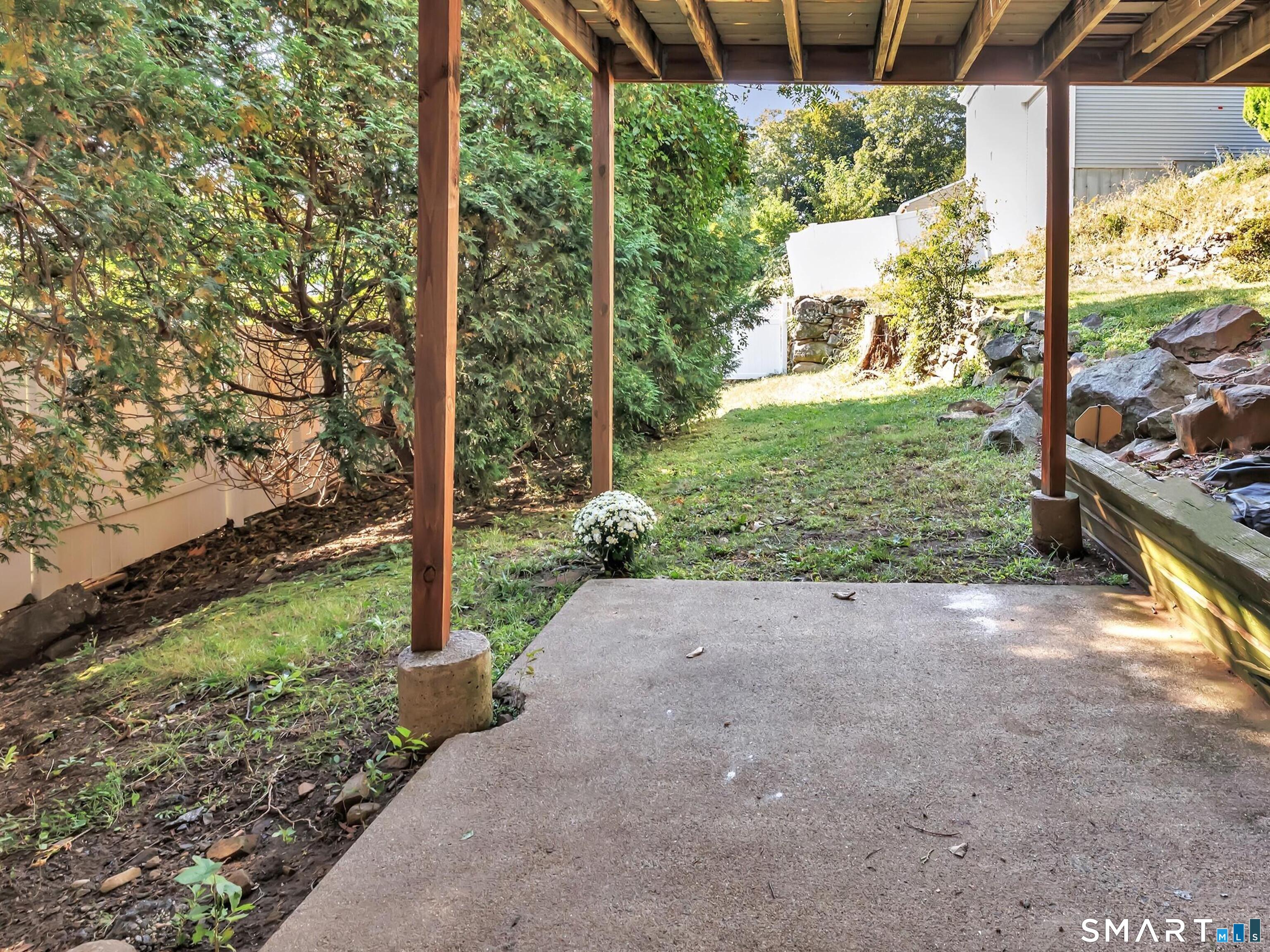 667 Melville Avenue photo 35
