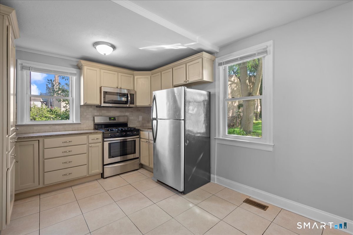 Foto 6 de Apartamento en renta en 38 Soundview Avenue #A, Stamford, CT — $3,400/mes