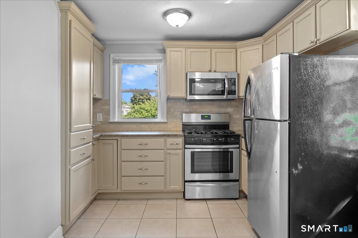 Foto 8 de Apartamento en renta en 38 Soundview Avenue #A, Stamford, CT — $3,400/mes