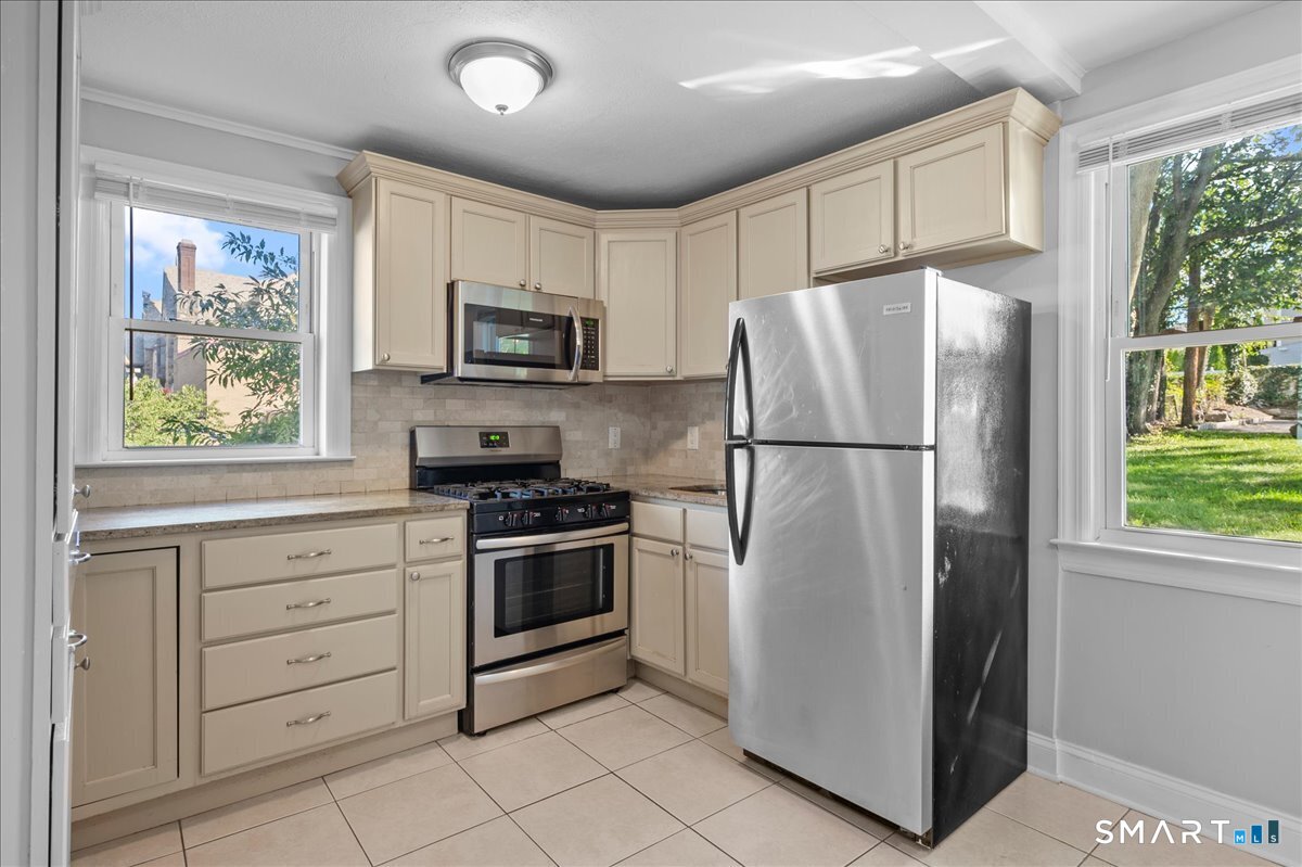 Foto 9 de Apartamento en renta en 38 Soundview Avenue #A, Stamford, CT — $3,400/mes