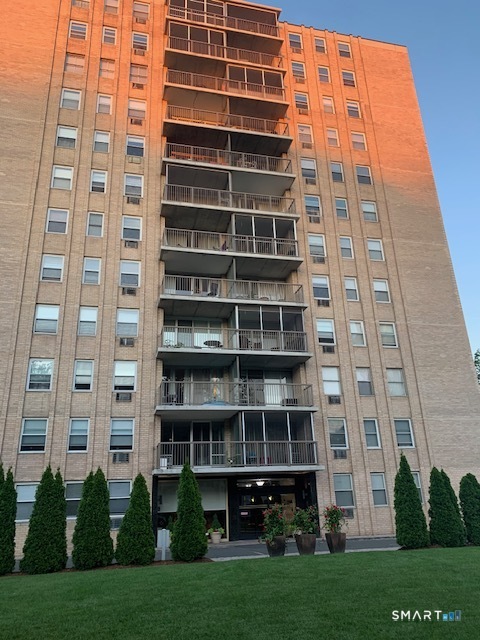 65 Glenbrook Road Unit #8D