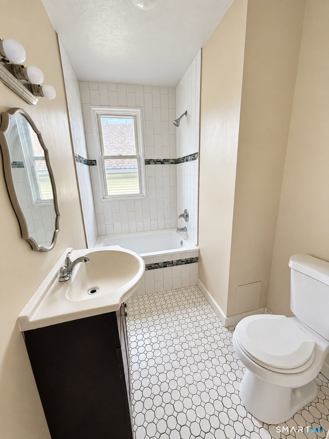 345 Park Street photo 6