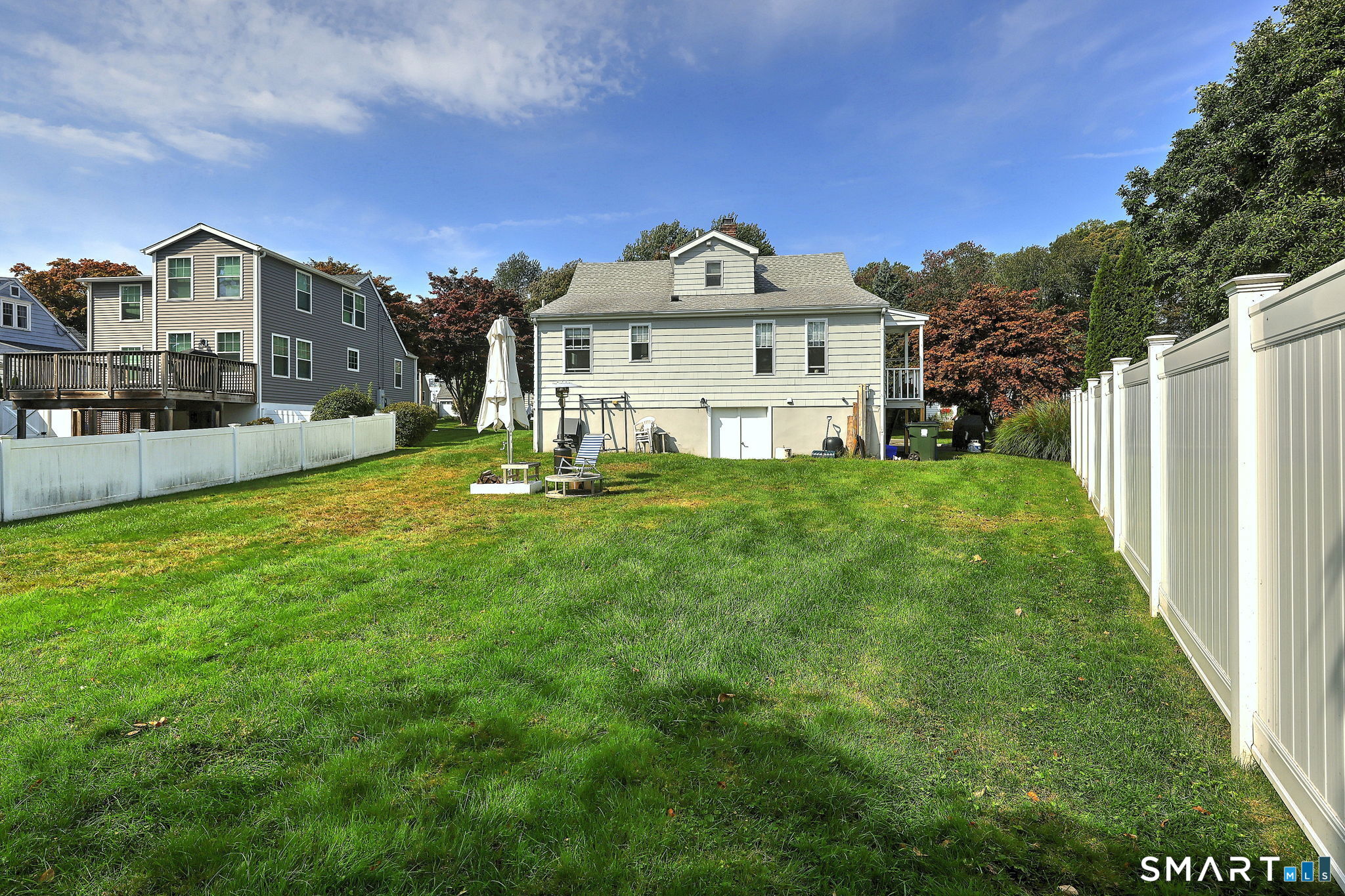 Photo 4 of Single family home for sale at 71 Country Rd, Fairfield, CT 06824 | MLS# 24210782 | Listing updated on 2026-10-07