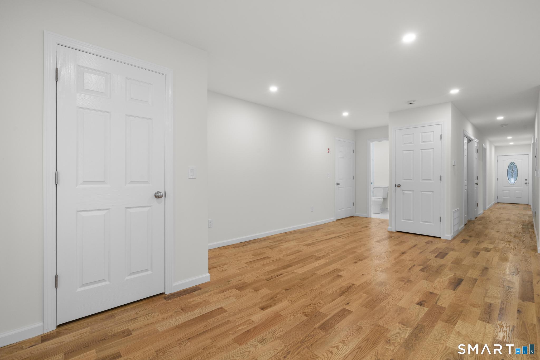 Foto 7 de Apartamento en renta en 131 Columbia Street #1, Bridgeport, CT — $3,000/mes