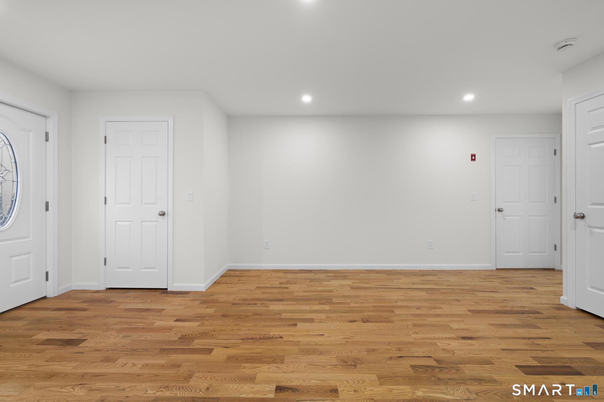 Foto 8 de Apartamento en renta en 131 Columbia Street #1, Bridgeport, CT — $3,000/mes