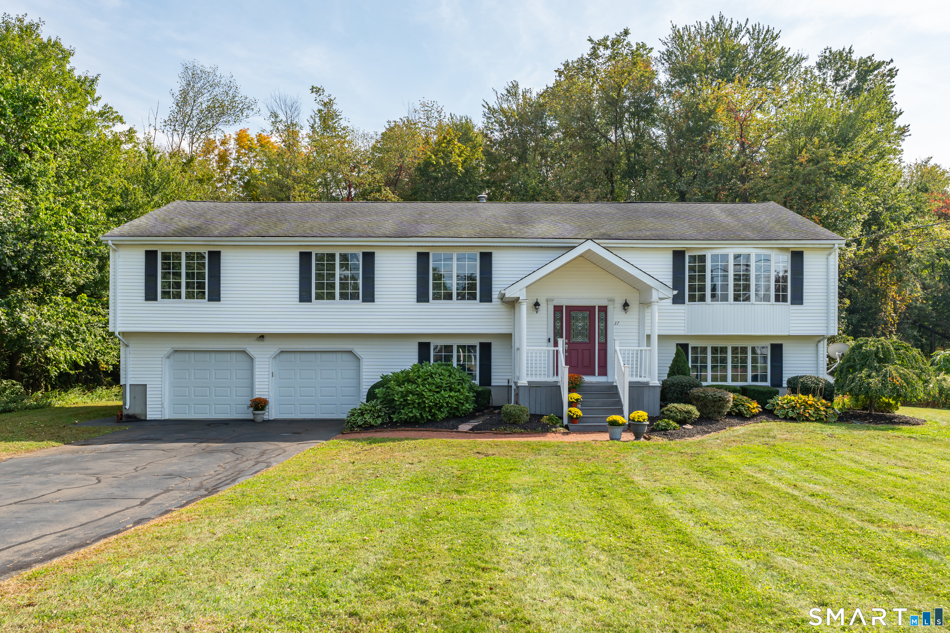 Photo 1 of Single family home for sale at 37 Great Meadow Dr, North Haven, CT 06473 | MLS# 24211454 | Listing updated on 2026-10-08