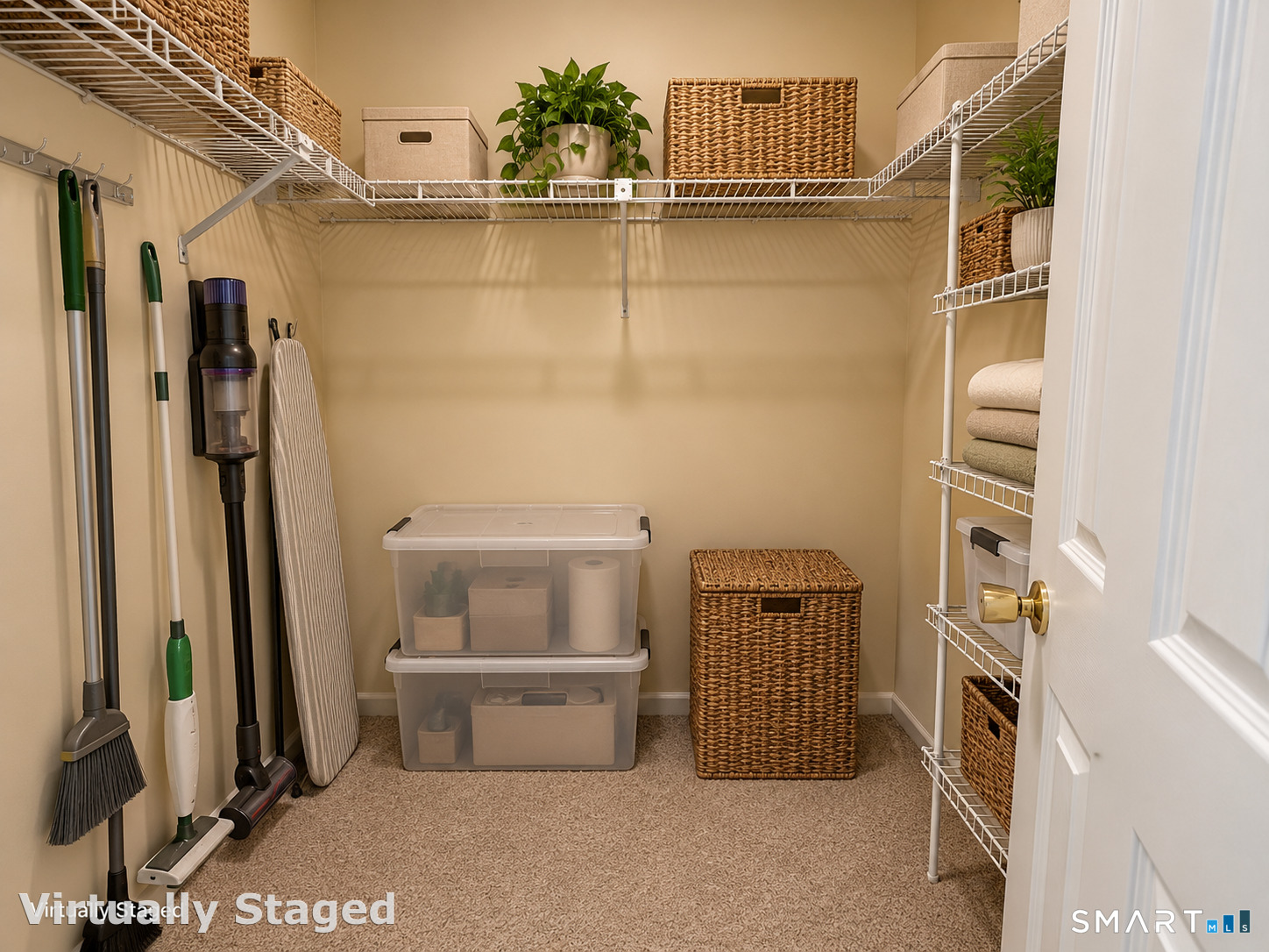 Foto 8 de Condominio en venta en 136 Deer Hill Avenue #205, Danbury, CT — $205,000