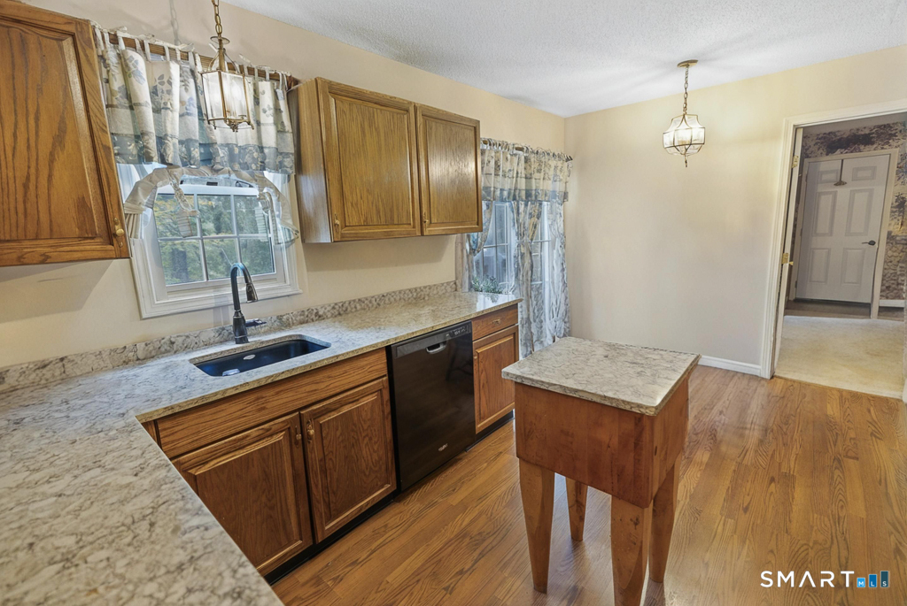 15 Nutmeg Lane, Essex, CT 06426