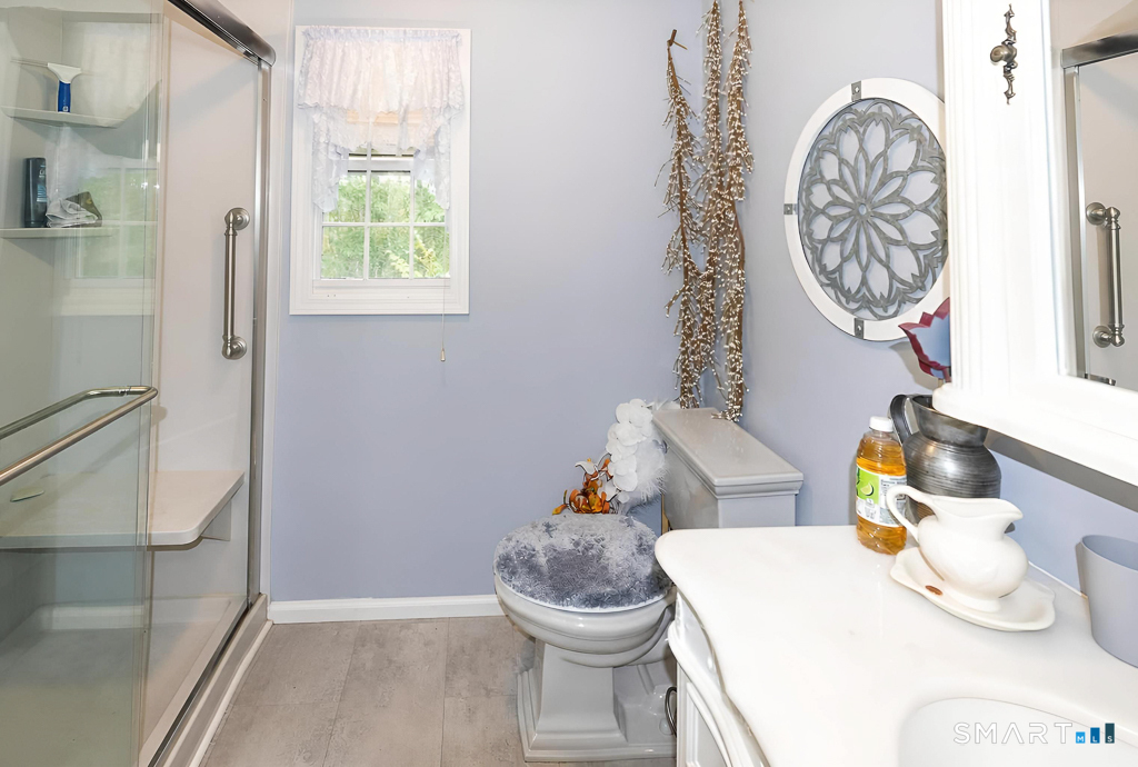 15 Nutmeg Lane, Essex, CT 06426