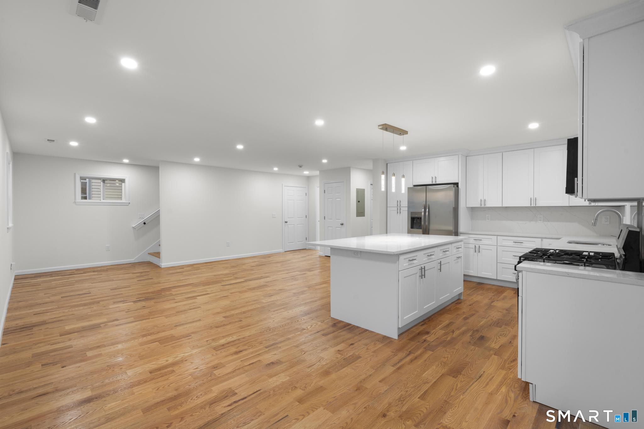 Foto 7 de Apartamento en renta en 131 Columbia Street #2, Bridgeport, CT — $5,000/mes
