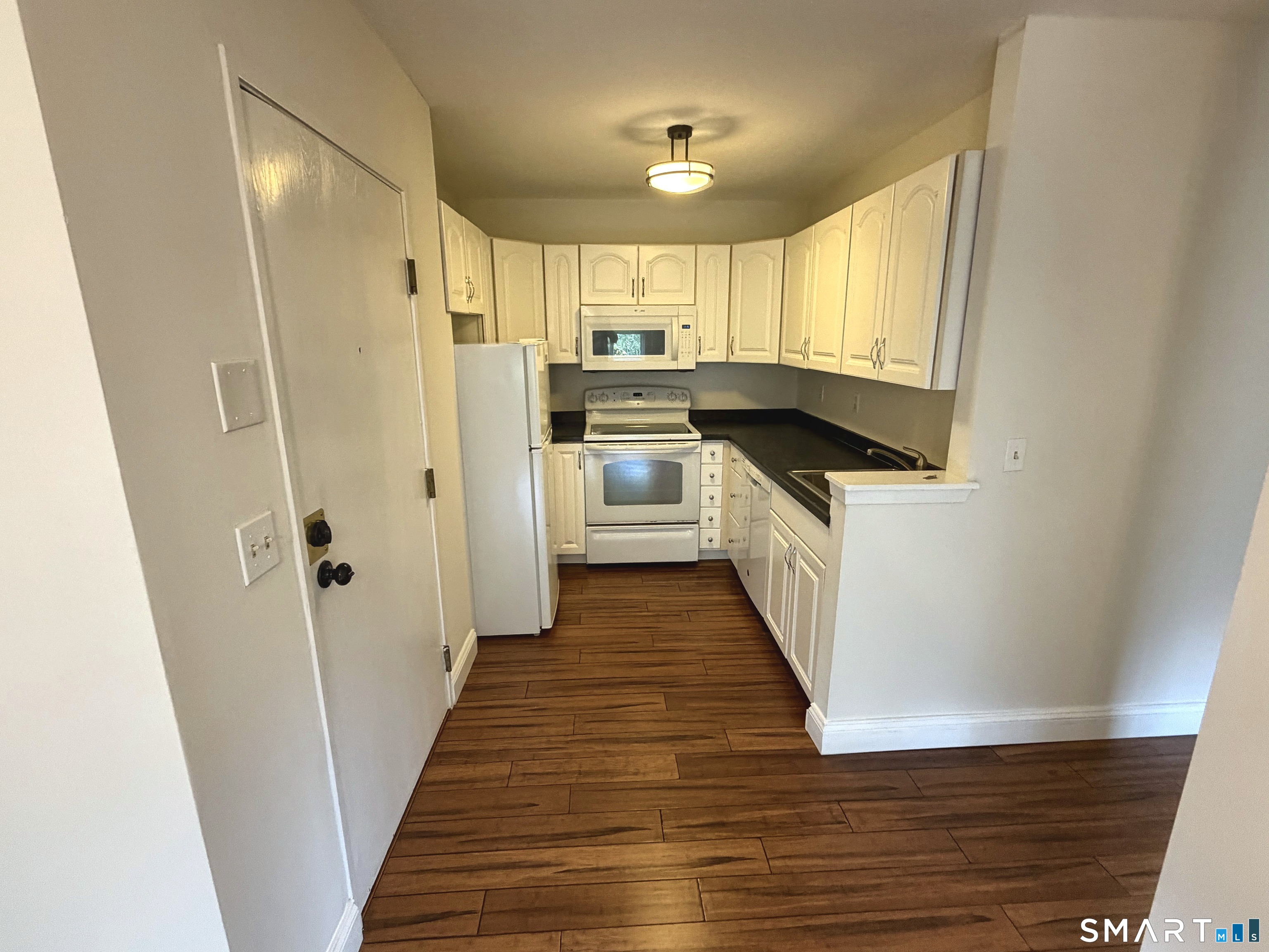 Foto 8 de Condominio en renta en 3699 Broadbridge Avenue #133, Stratford, CT — $1,800/mes