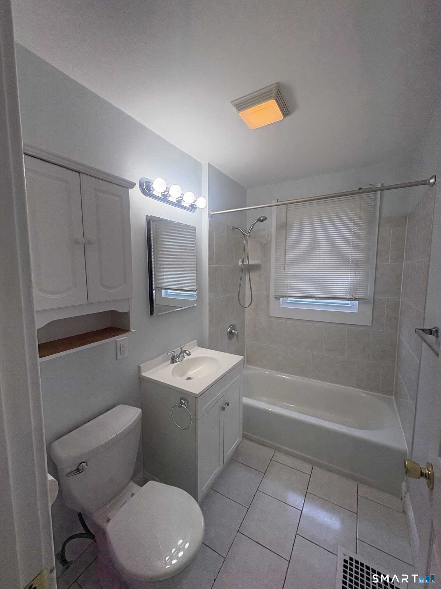 139 Townsend Avenue photo 9