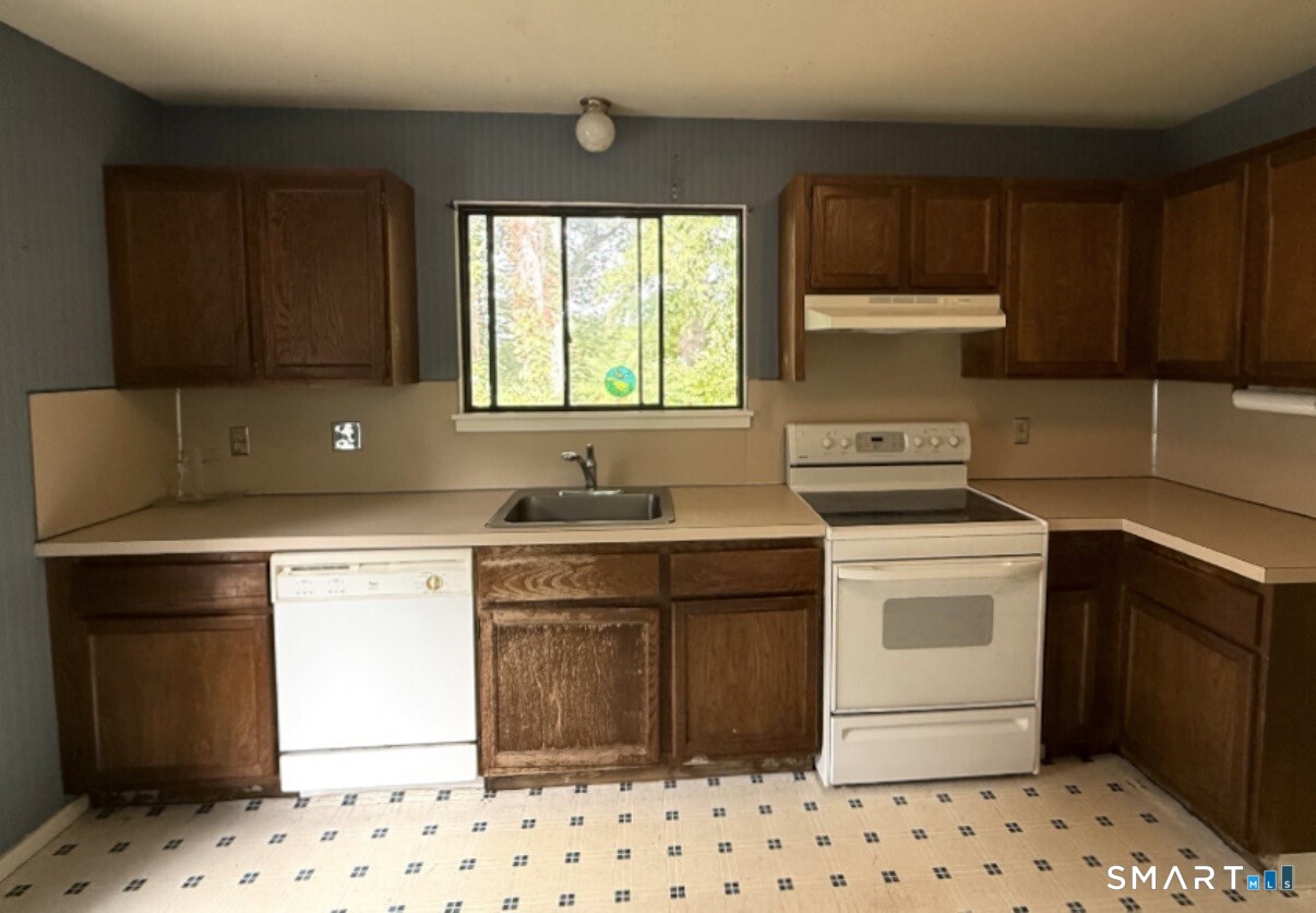 Photo 3 of Townhouse for sale at 43 Mallard Dr #43, Farmington, CT 06002 | MLS# 24192591 | Listing updated on 2026-10-06