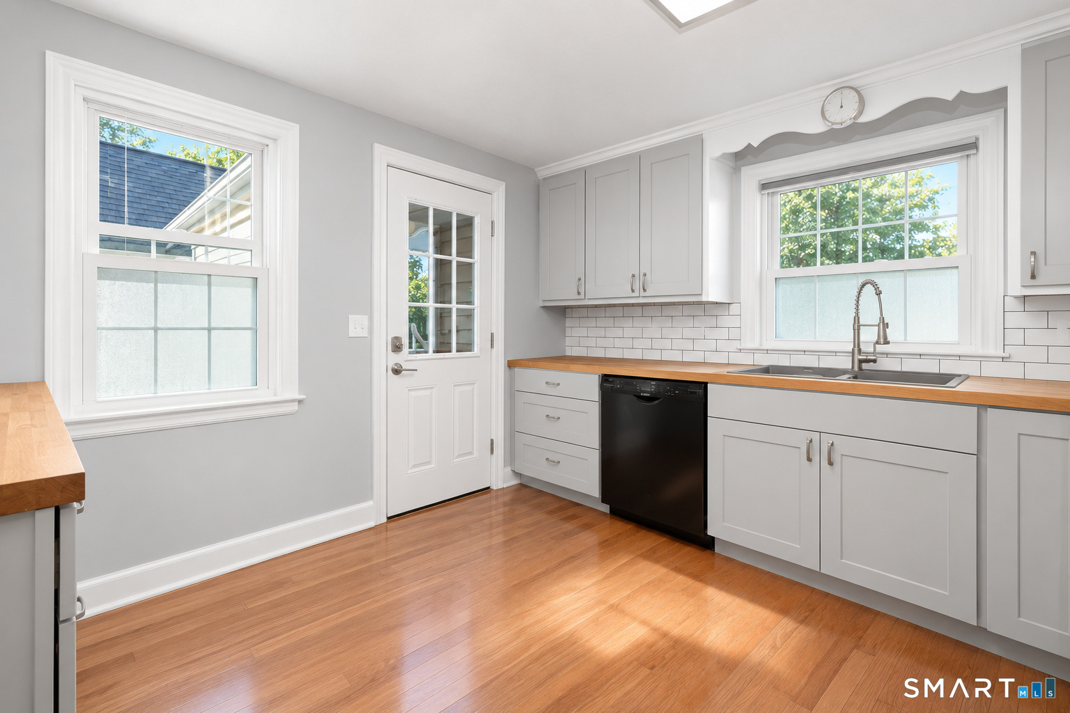 Photo 2 of Single family home for sale at 302 Brimfield Rd, Wethersfield, CT 06109 | MLS# 24202120 | Listing updated on 2026-10-04
