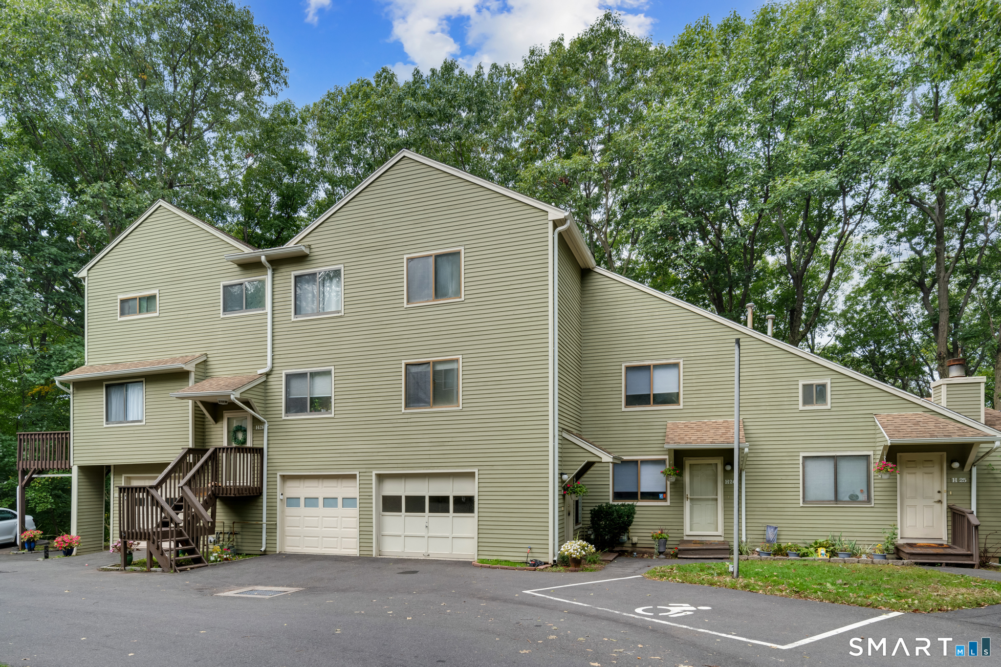 40 Foxon Hill Road, #H27, New Haven, CT 06513