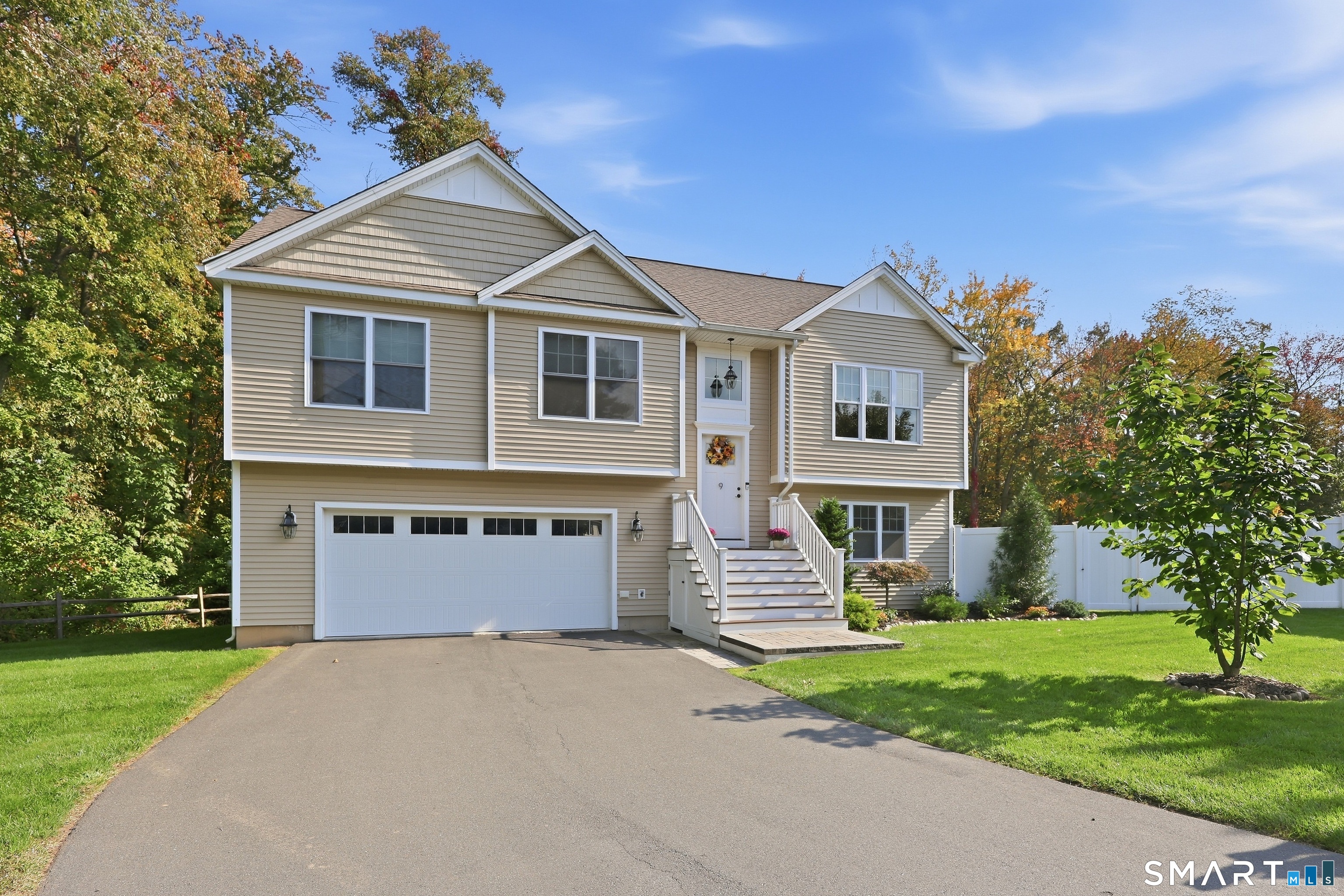 Photo 1 of Single family home for sale at 9 Winthrop Dr, Farmington, CT 06032 | MLS# 24210584 | Listing updated on 2026-10-06