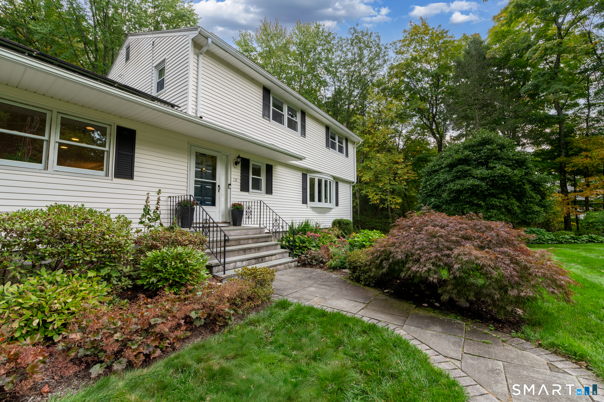 Photo 3 of Single family home for sale at 28 Springbrook Rd, Avon, CT 06001 | MLS# 24210784 | Listing updated on 2026-10-07