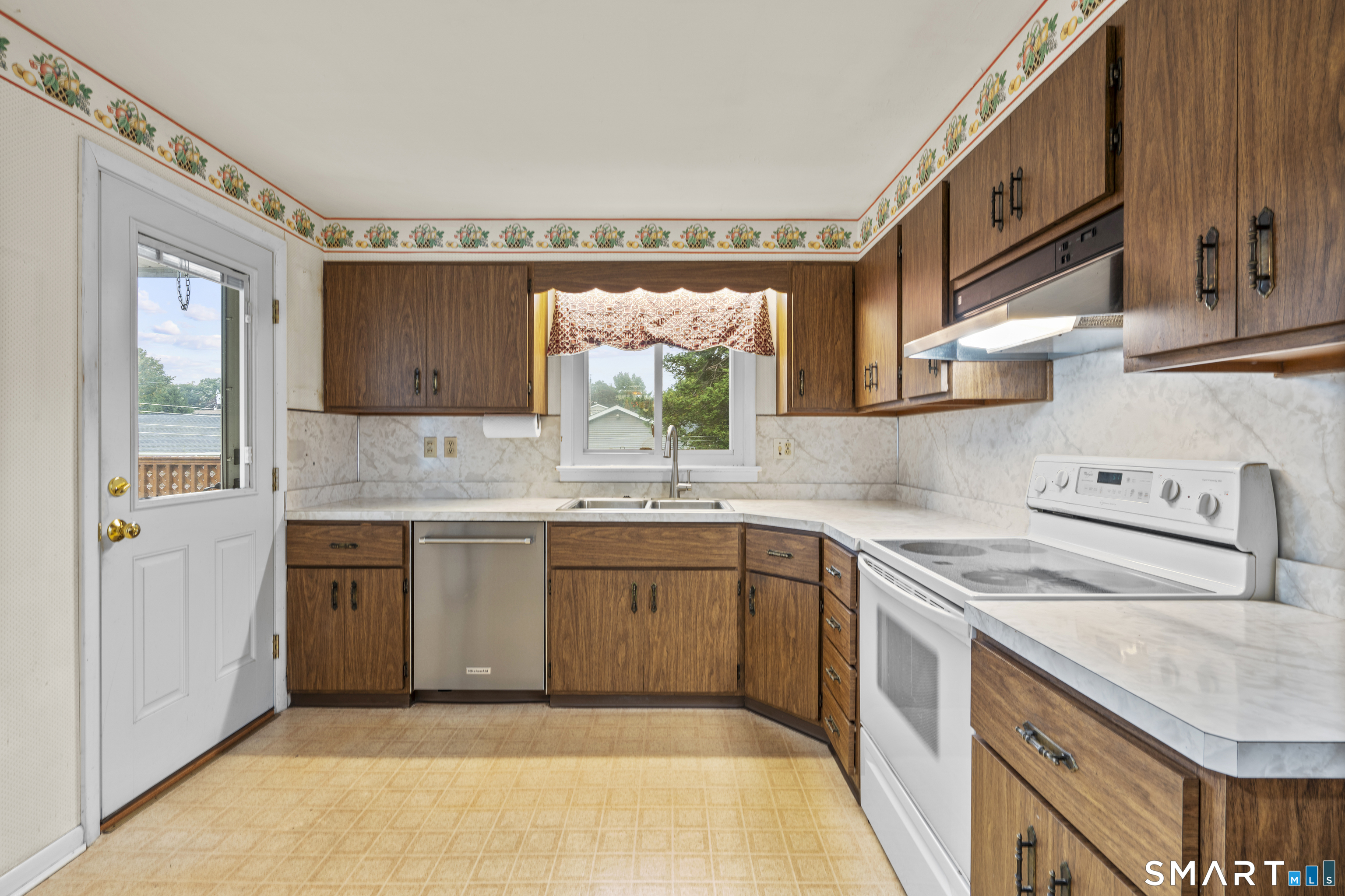 200 Fairfax photo 10