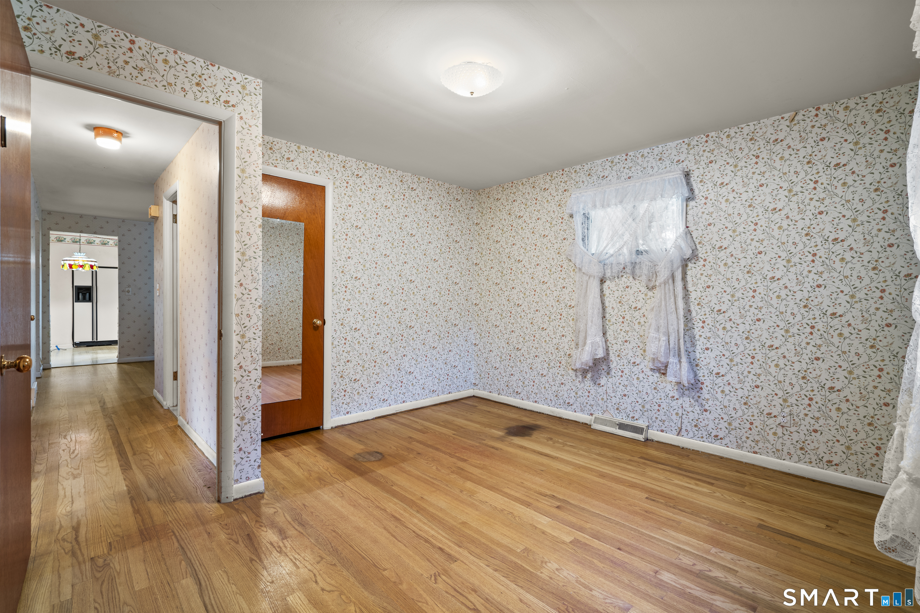 200 Fairfax photo 16