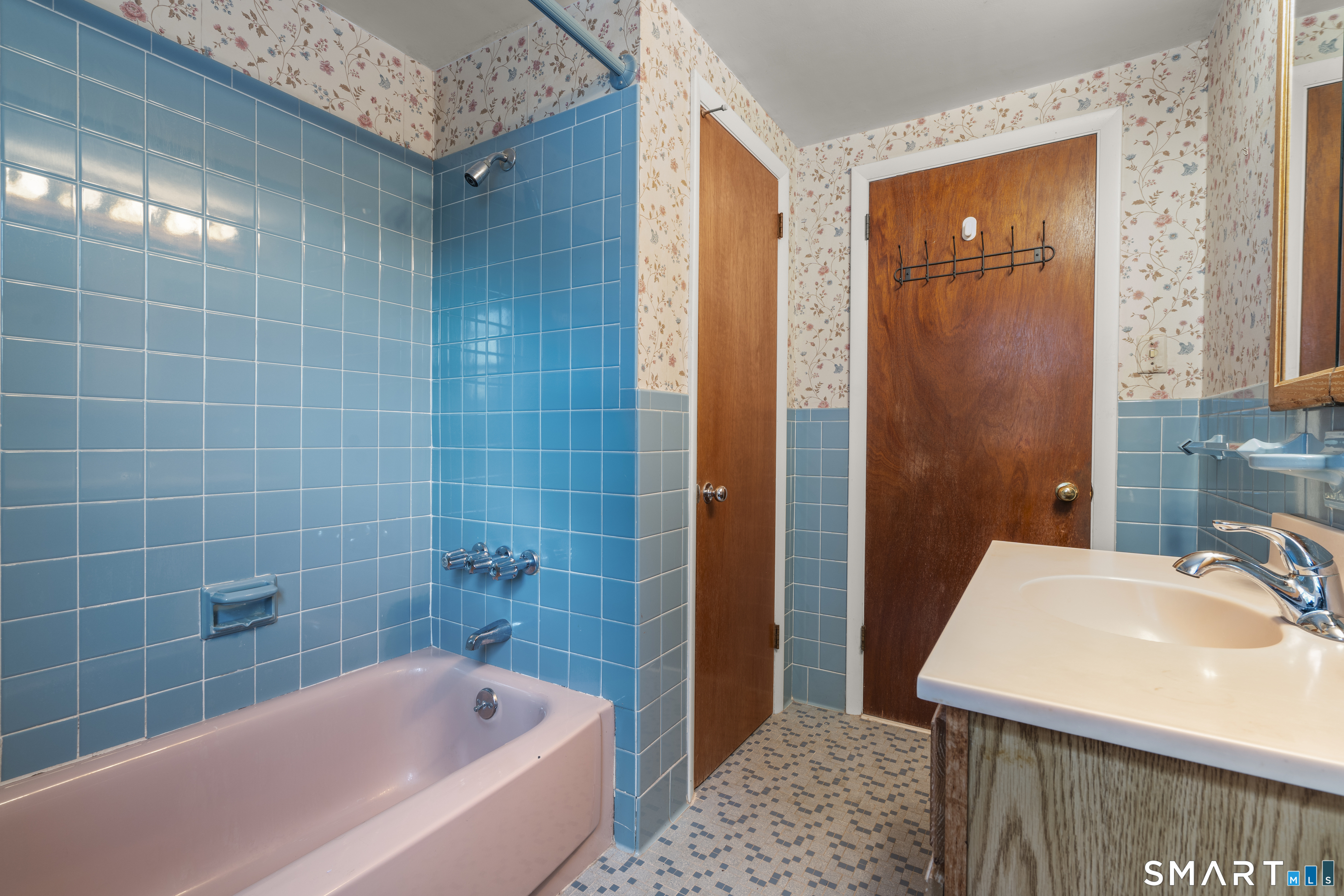200 Fairfax photo 22