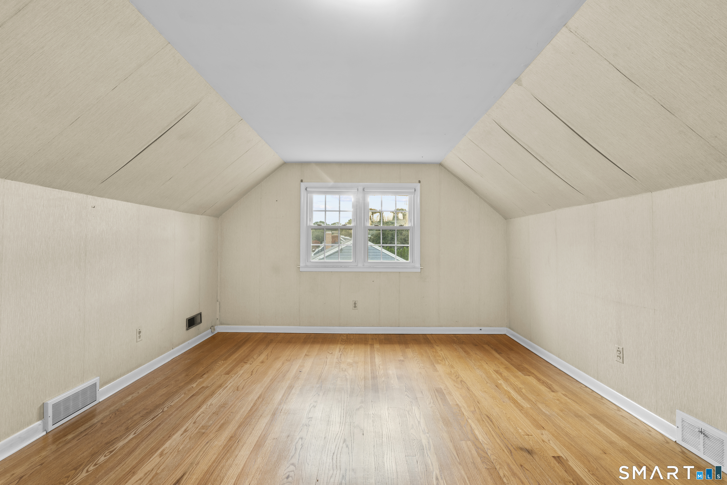 200 Fairfax photo 23