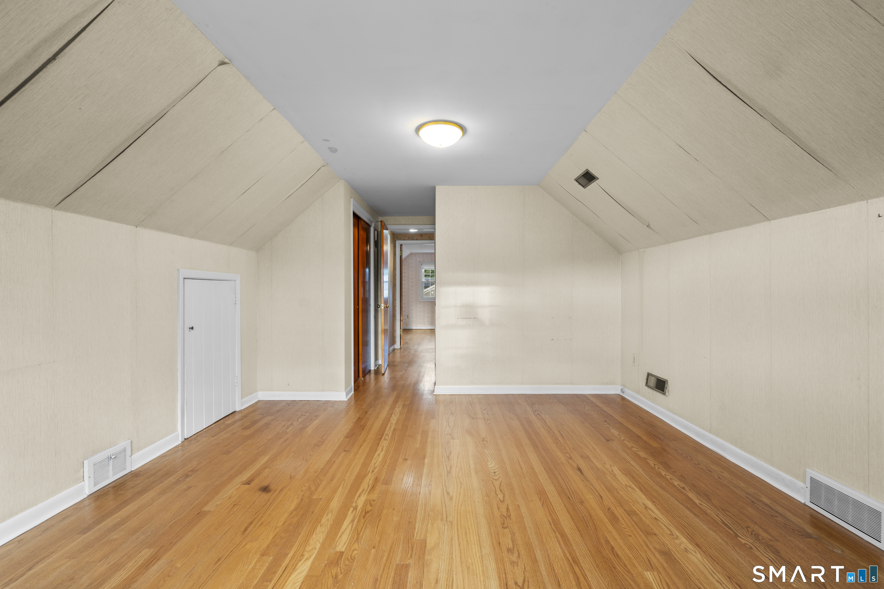 200 Fairfax photo 24