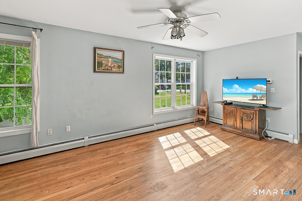 25 Oakwood Road, Giants Neck, East Lyme, CT 06357