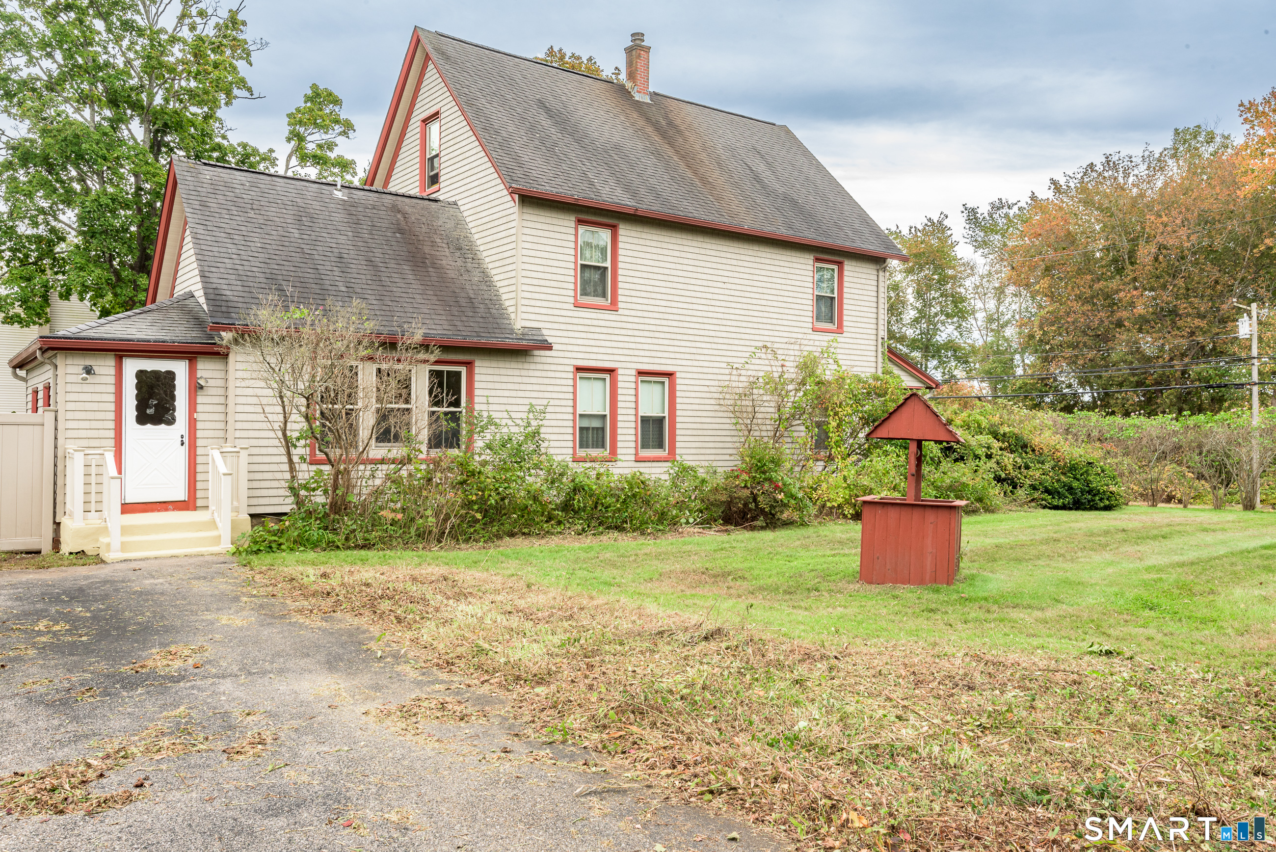 Photo 4 of Single family home for sale at 653 Vauxhall St Ext, Waterford, CT 06385 | MLS# 24211422 | Listing updated on 2026-10-05