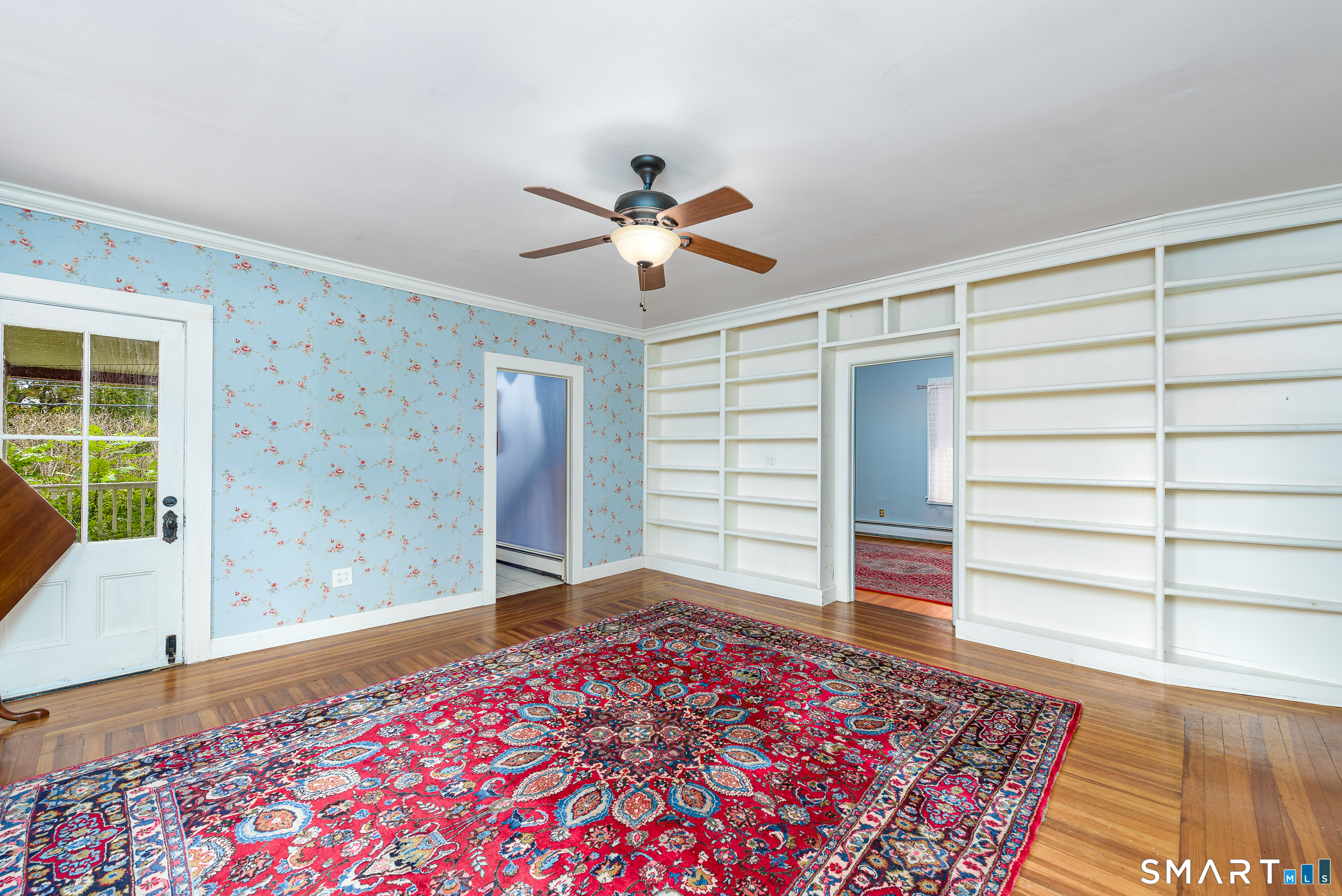 MAIN LIVING ROOM / LIBRARY