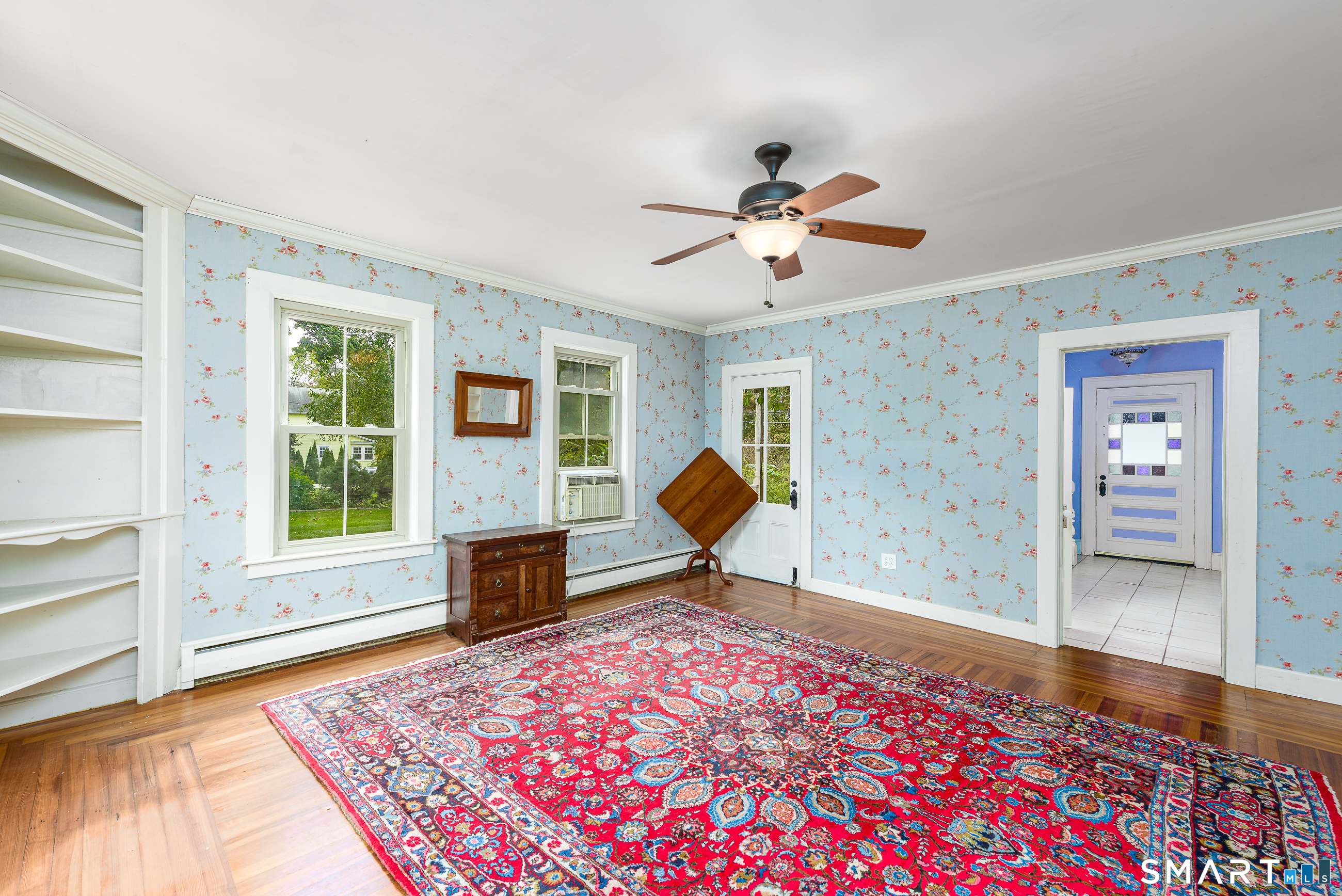 MAIN LIVING ROOM