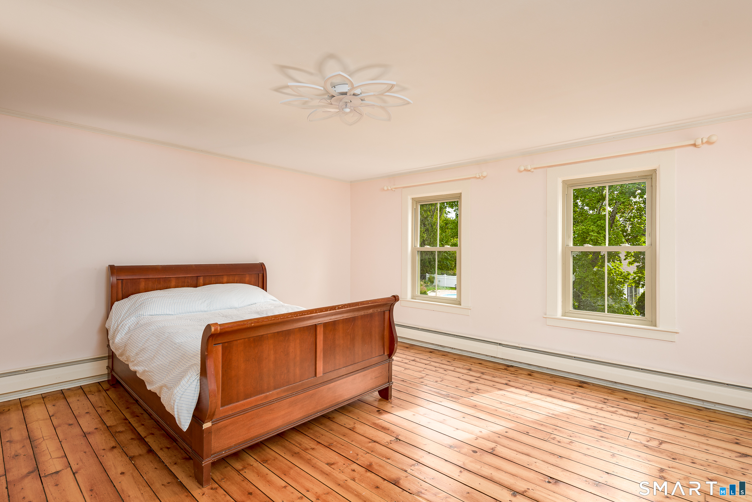 653 Vauxhall St Extension, Waterford, CT 06385