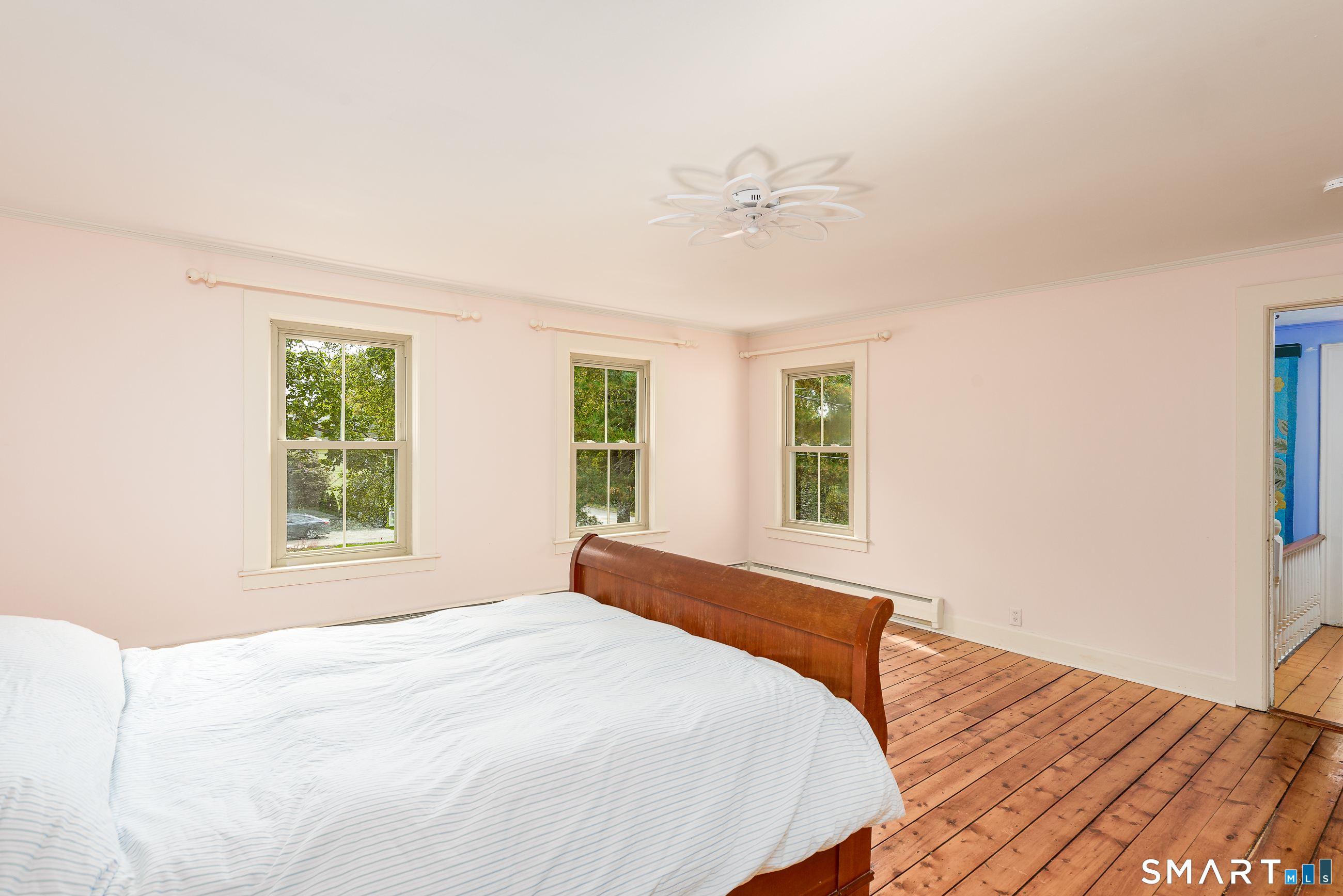 653 Vauxhall St Extension, Waterford, CT 06385