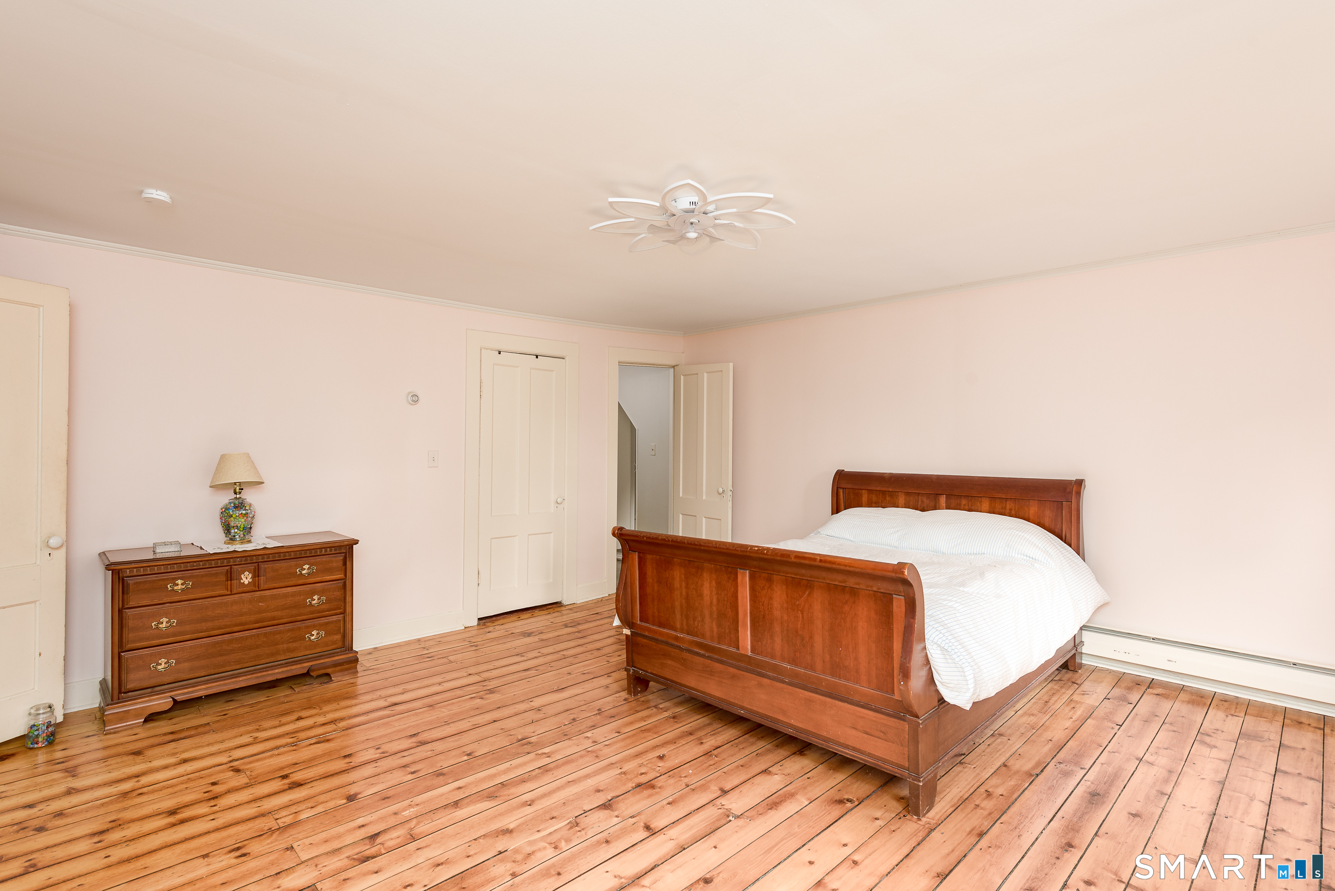 653 Vauxhall St Extension, Waterford, CT 06385