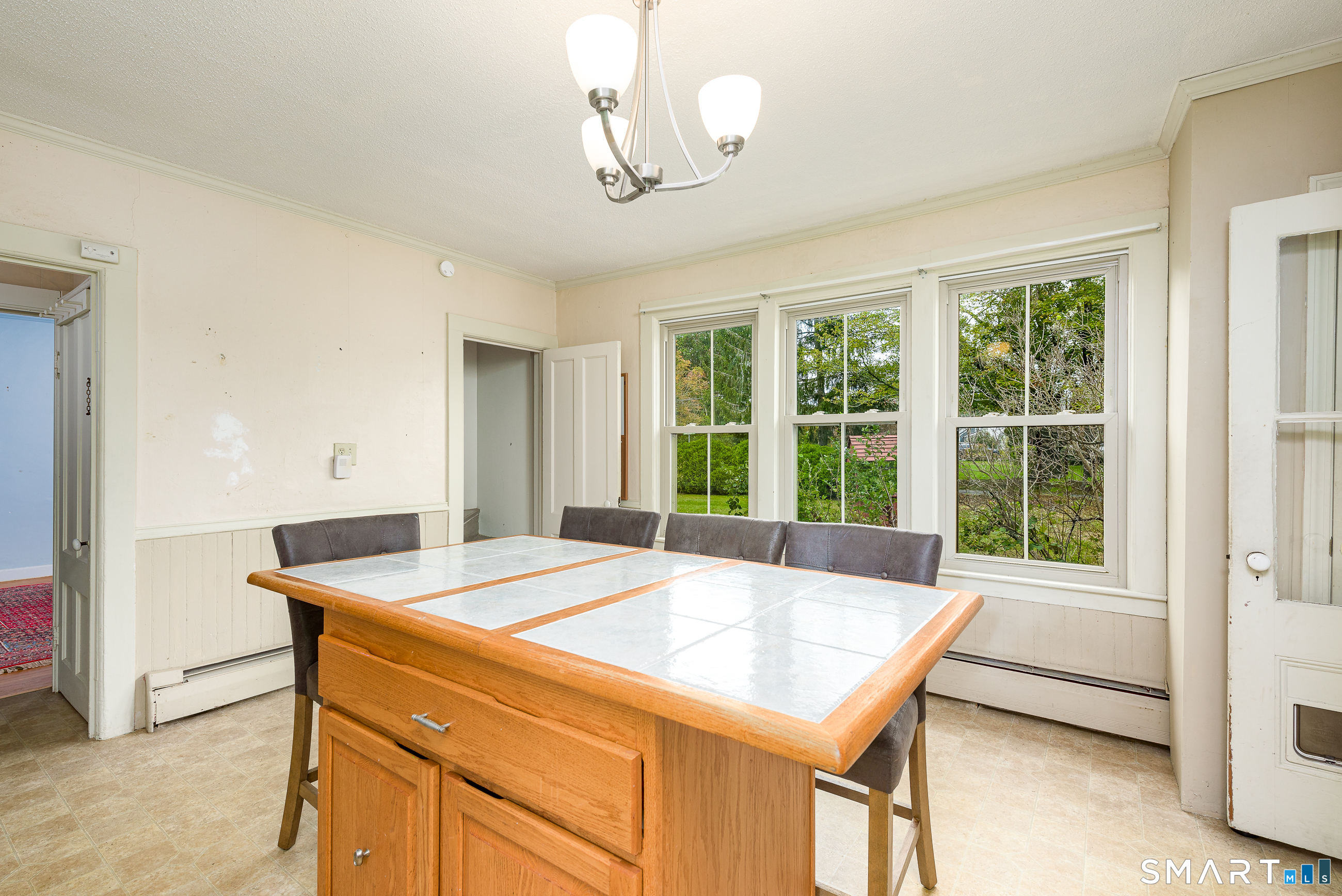653 Vauxhall St Extension, Waterford, CT 06385