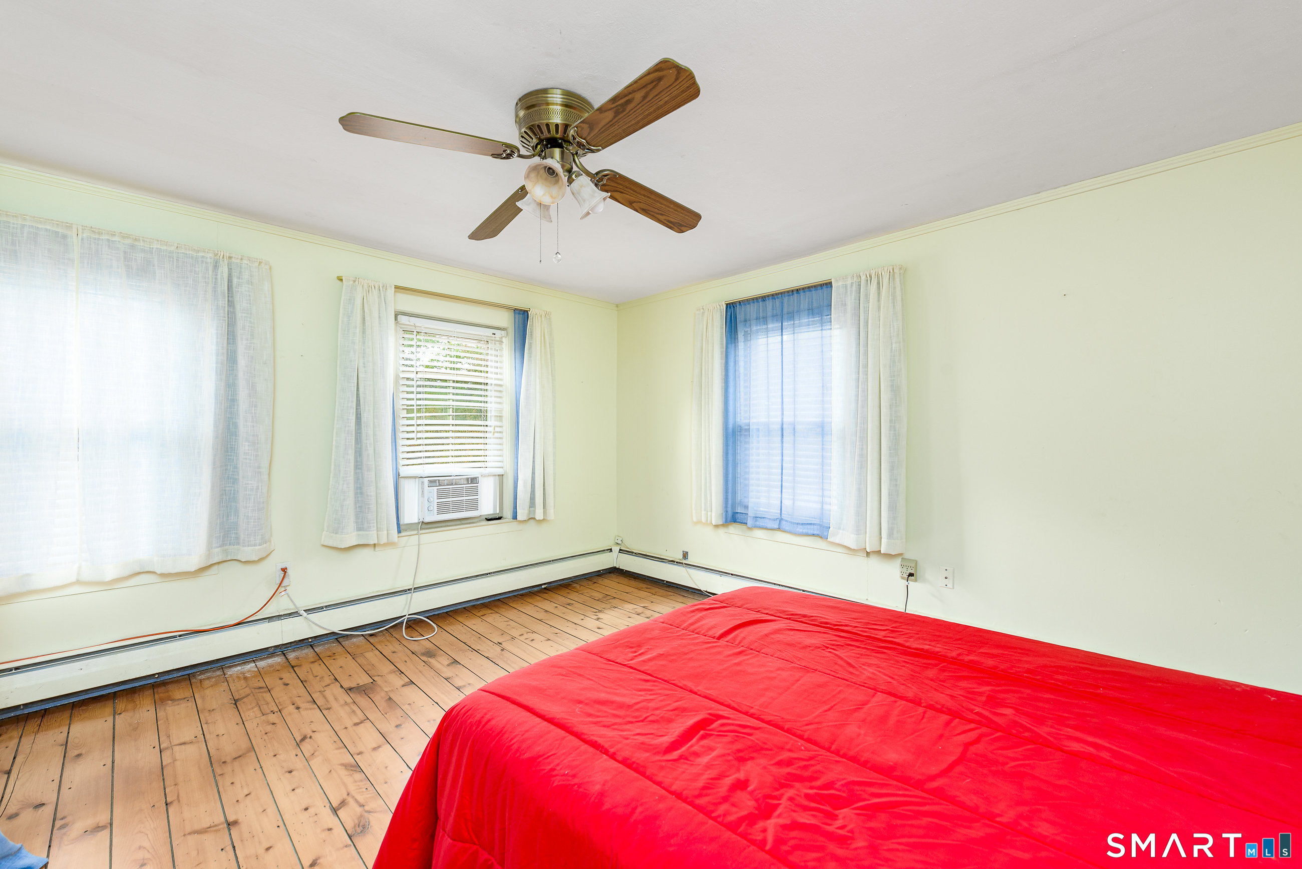 653 Vauxhall St Extension, Waterford, CT 06385