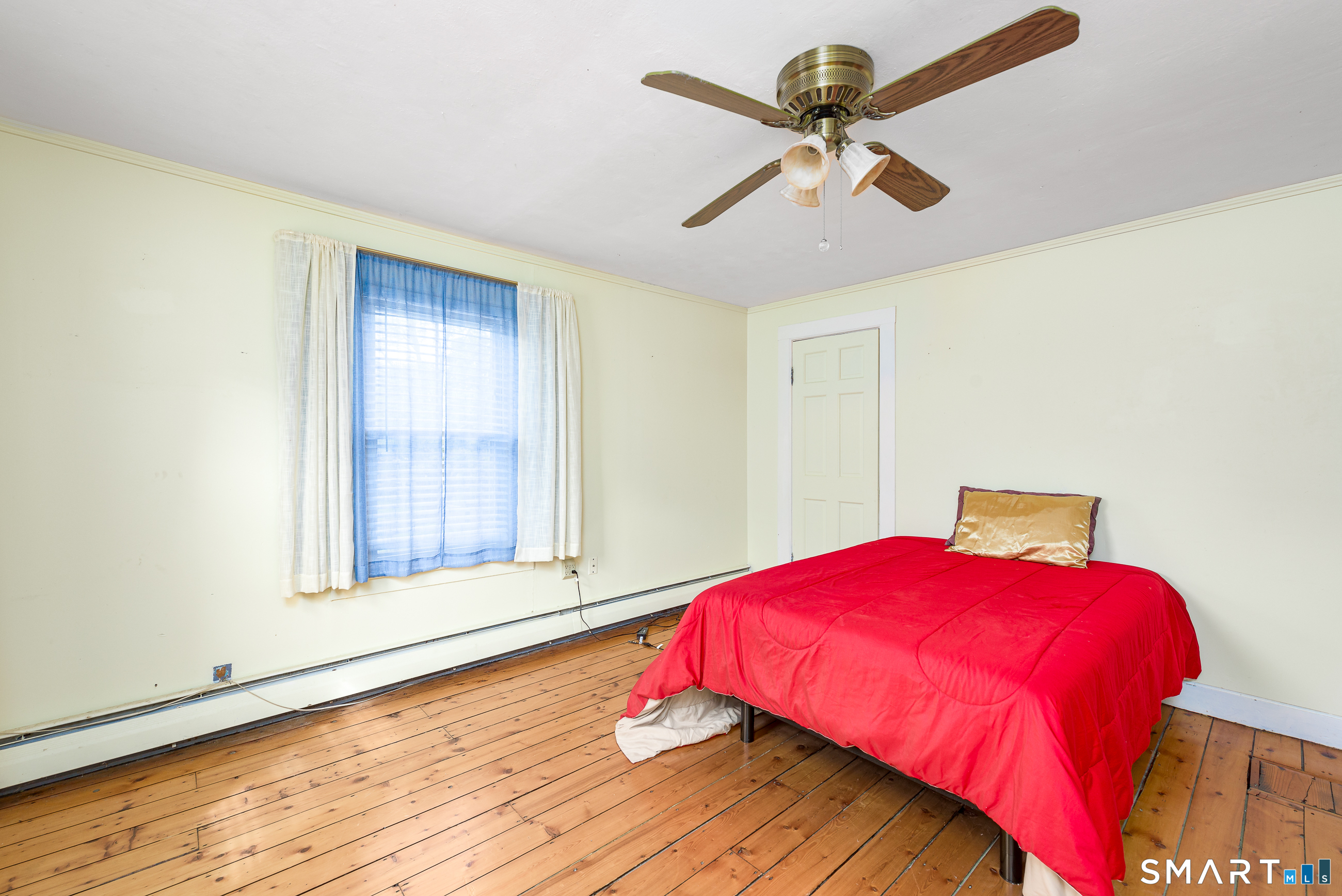 653 Vauxhall St Extension, Waterford, CT 06385