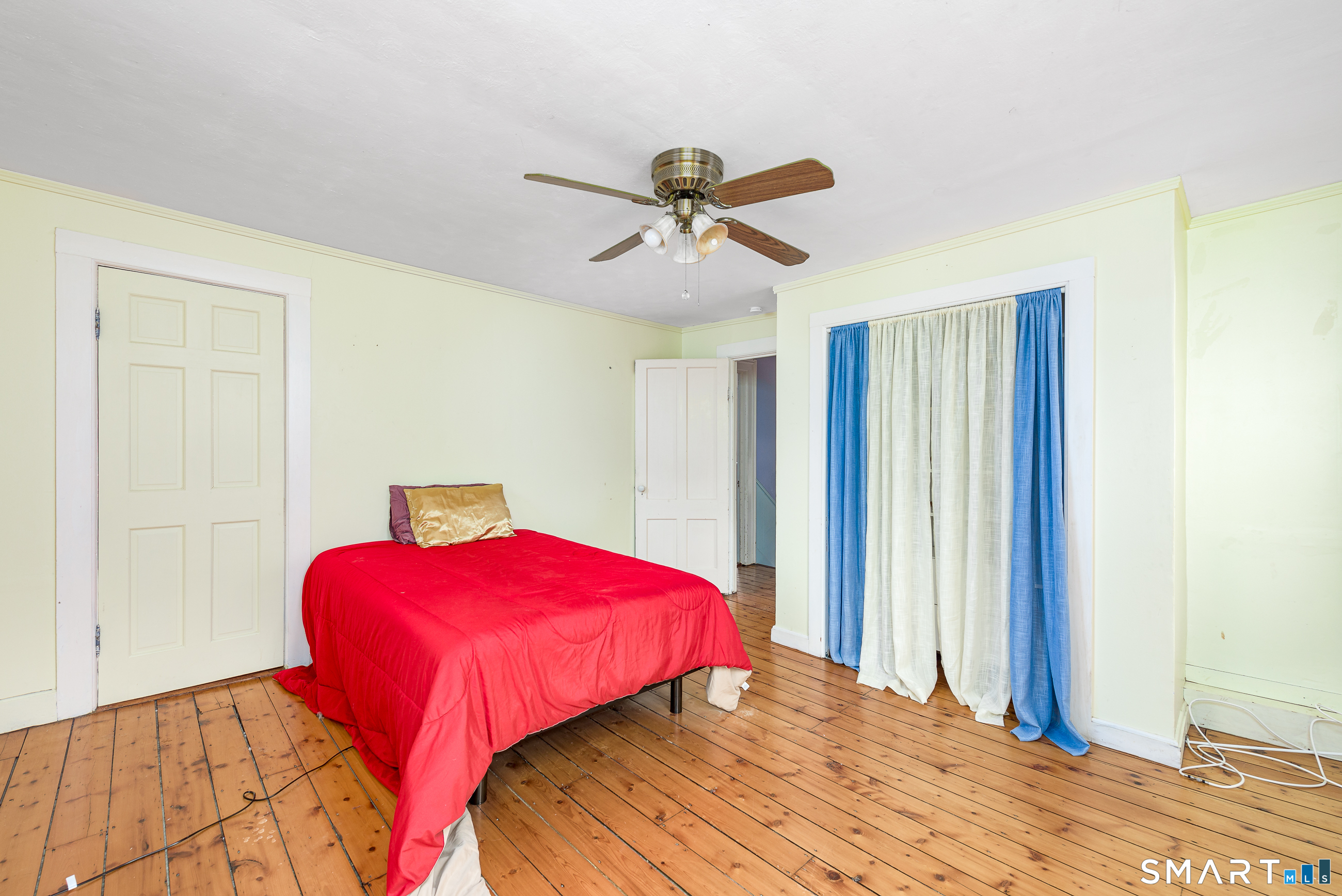 653 Vauxhall St Extension, Waterford, CT 06385