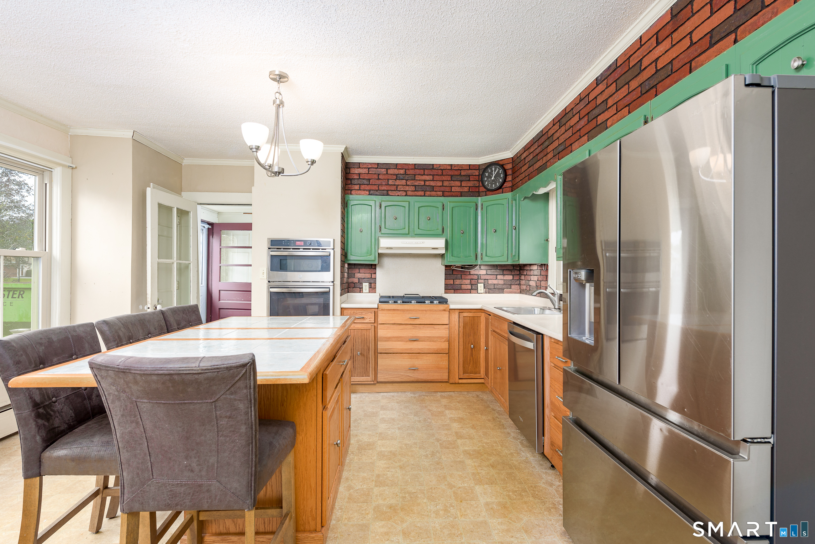 653 Vauxhall St Extension, Waterford, CT 06385