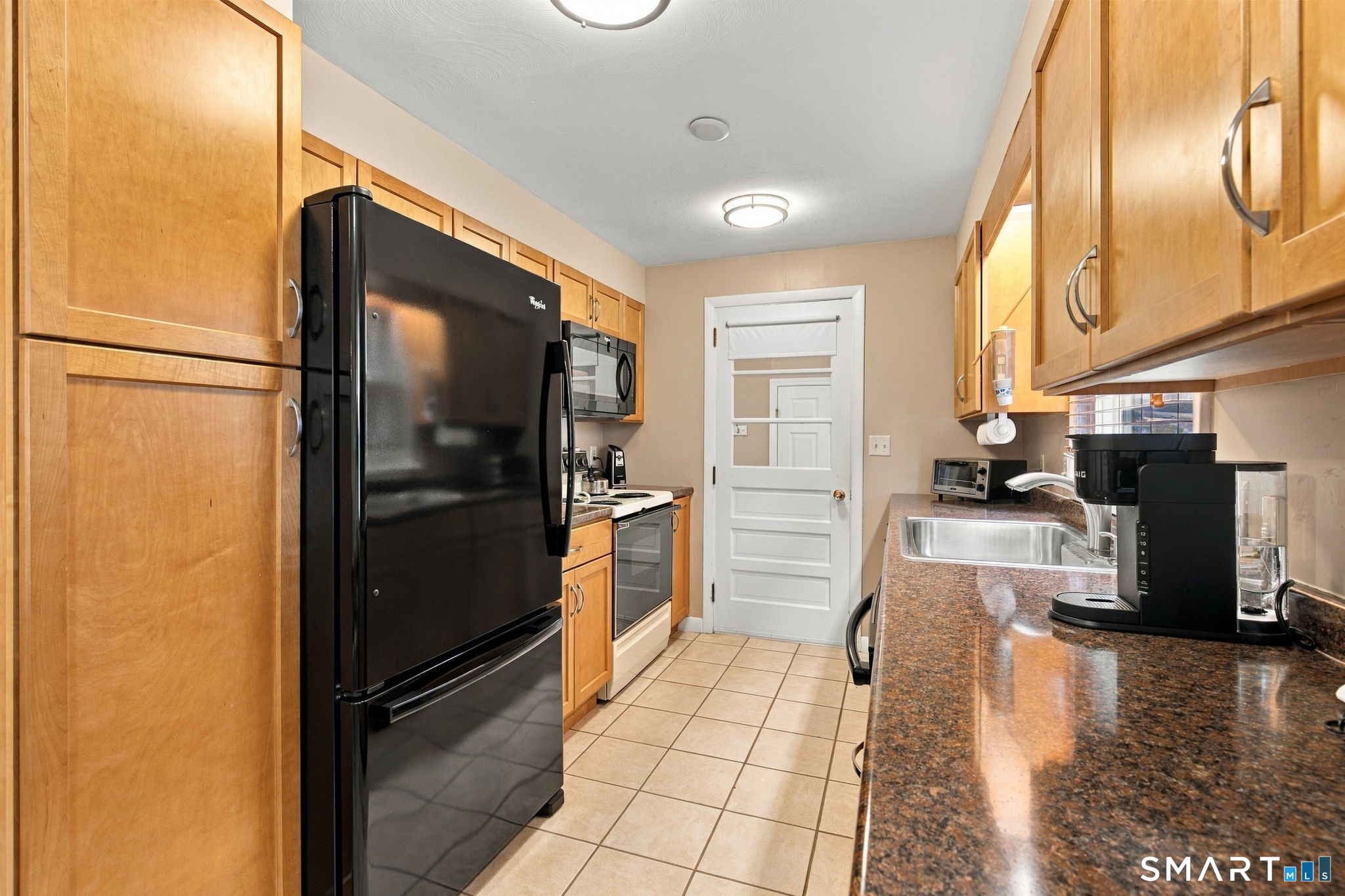 327 Burnham Street photo 10