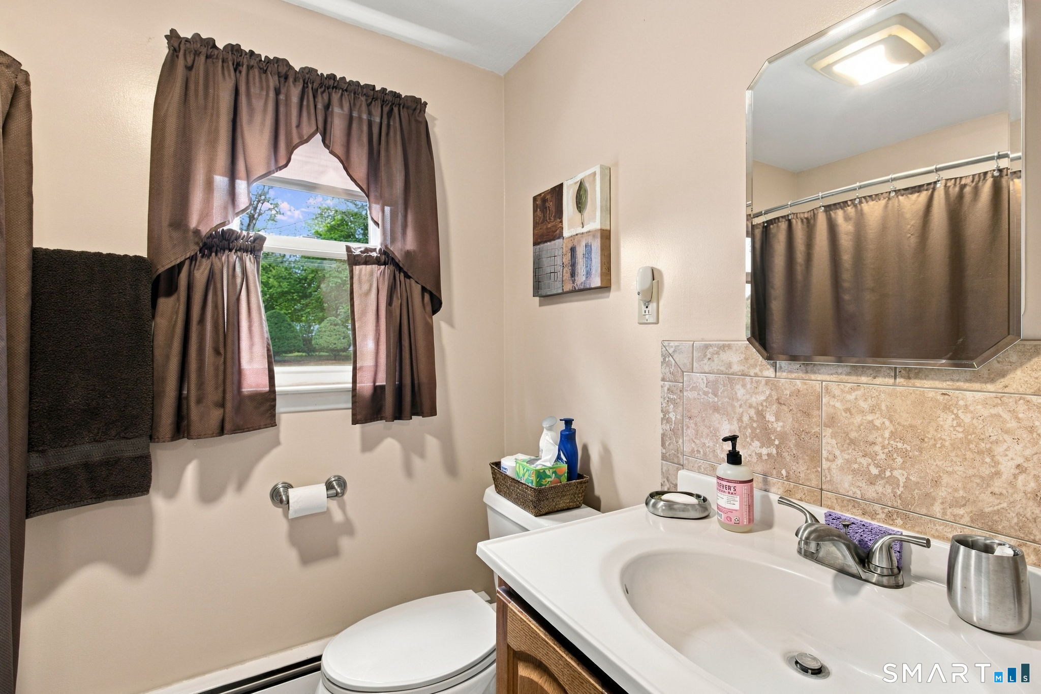 327 Burnham Street photo 15