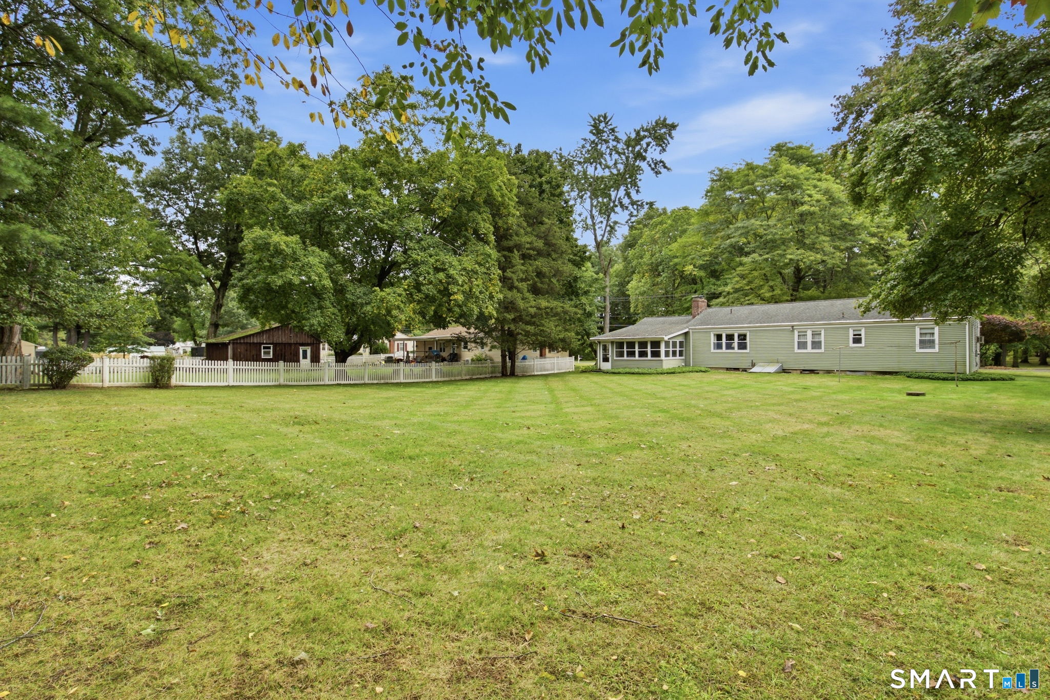 327 Burnham Street photo 29