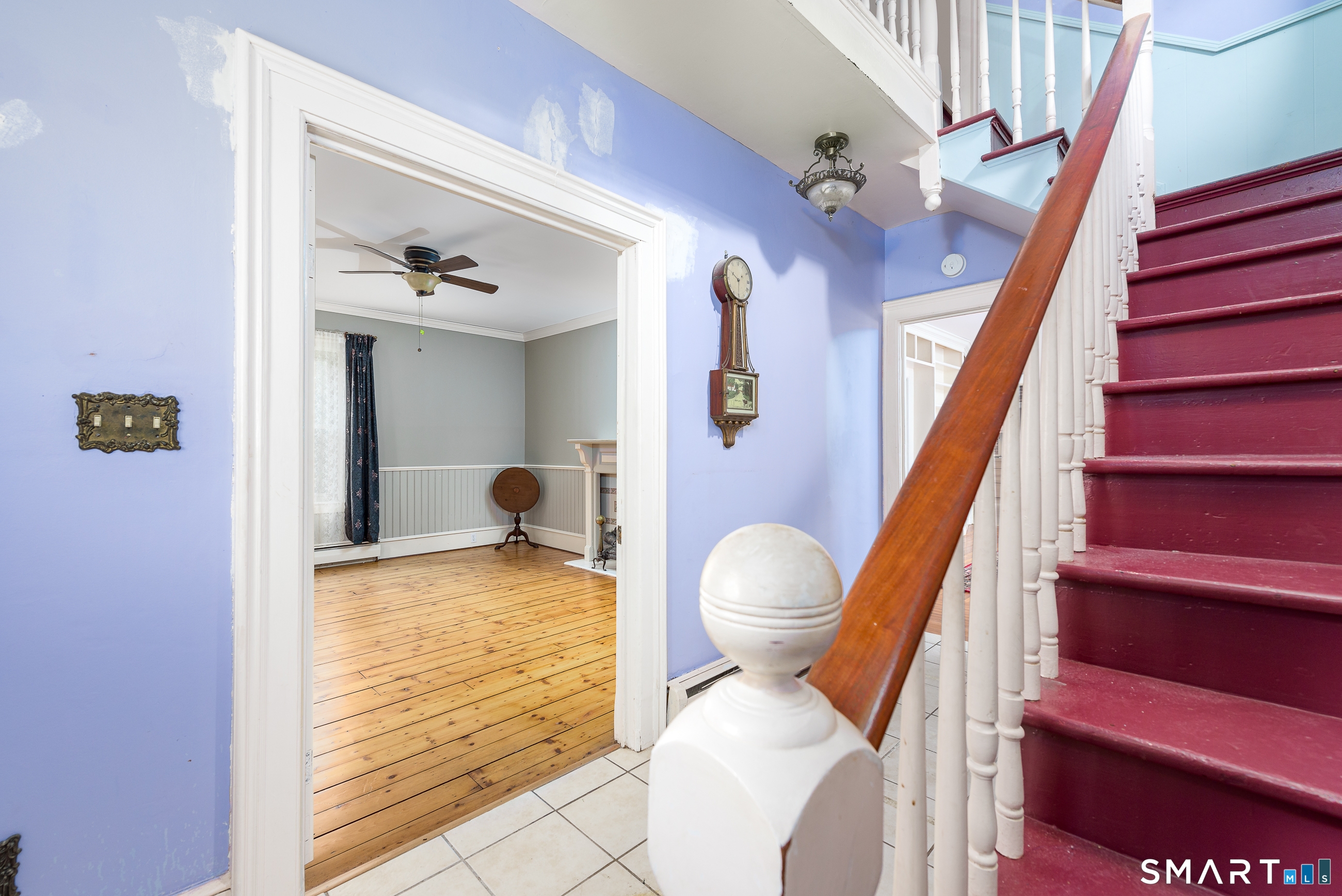 FRONT STAIRCASE