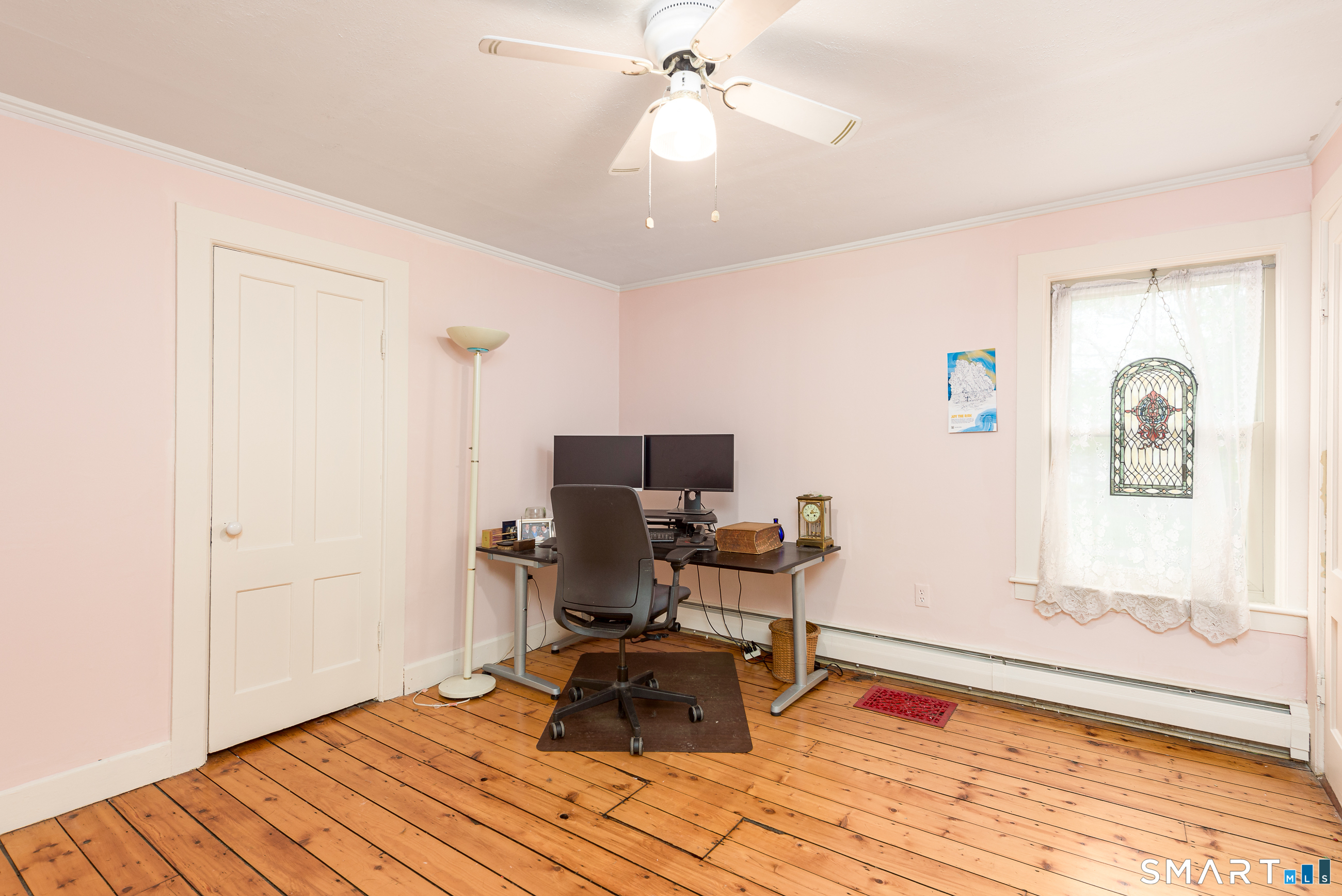 653 Vauxhall St Extension, Waterford, CT 06385