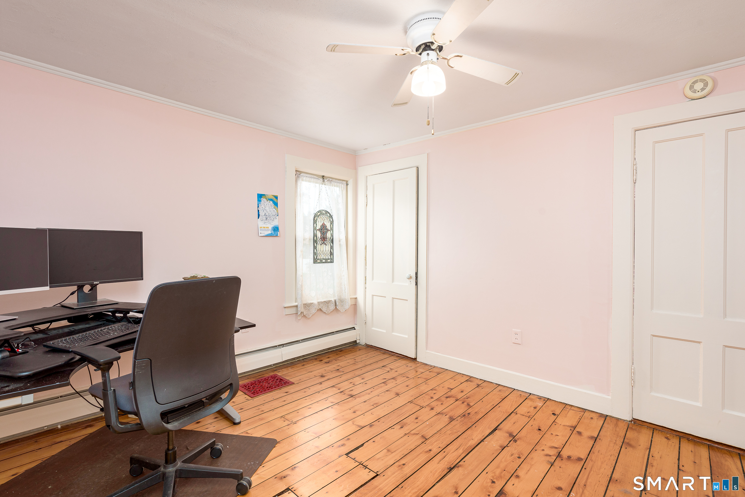 653 Vauxhall St Extension, Waterford, CT 06385
