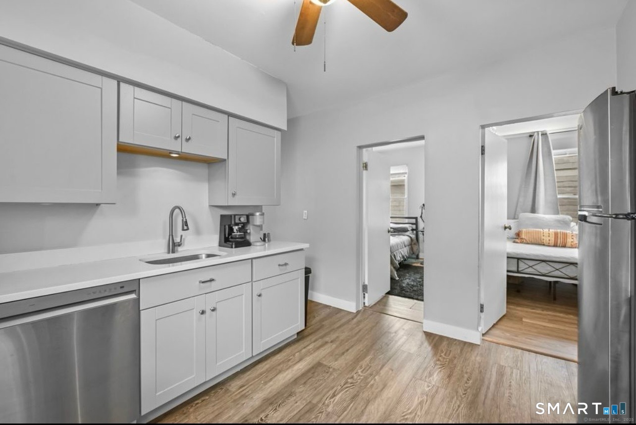 Foto 7 de Apartamento en renta en 115 Harborview Avenue #1St, Bridgeport, CT — $2,500/mes