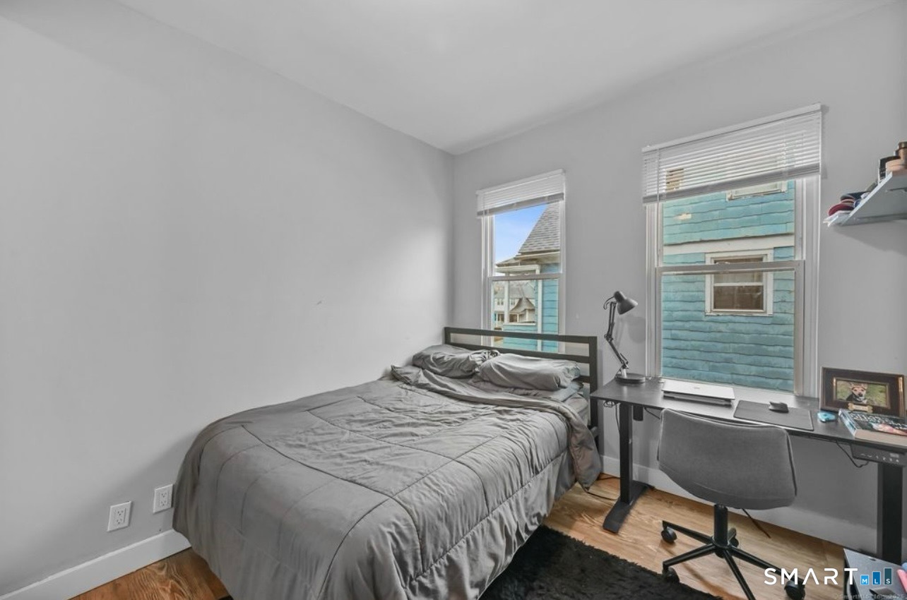Foto 9 de Apartamento en renta en 115 Harborview Avenue #1St, Bridgeport, CT — $2,500/mes