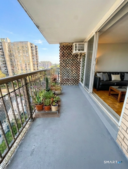 Foto 8 de Condominio en venta en 65 Glenbrook Road #8D, Stamford, CT — $339,900