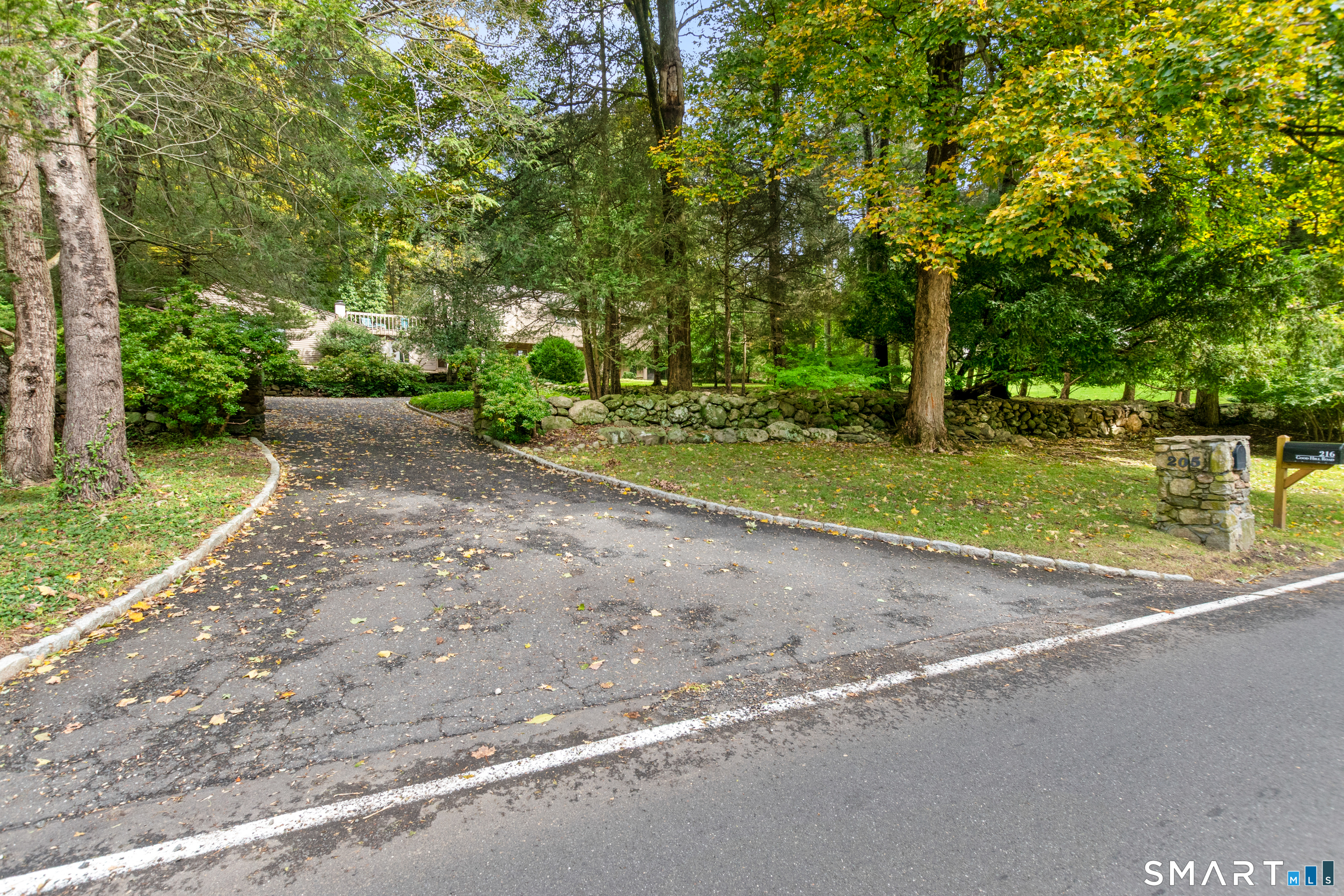 Foto 1 de Casa en venta en 205 Good Hill Road, Weston, CT — $450,000